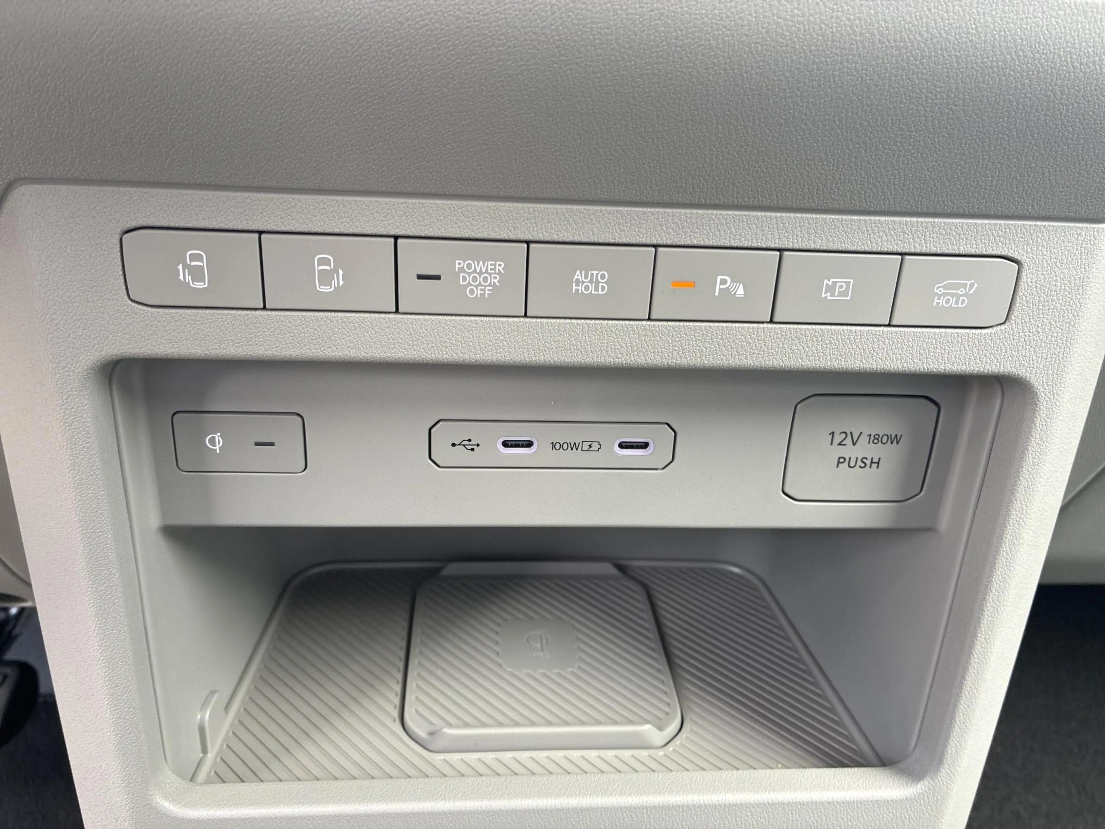 Kia PV5 Passenger Elite Executive 71.2 kWh | SNOW WHITE PEARL | 100% — photo 13