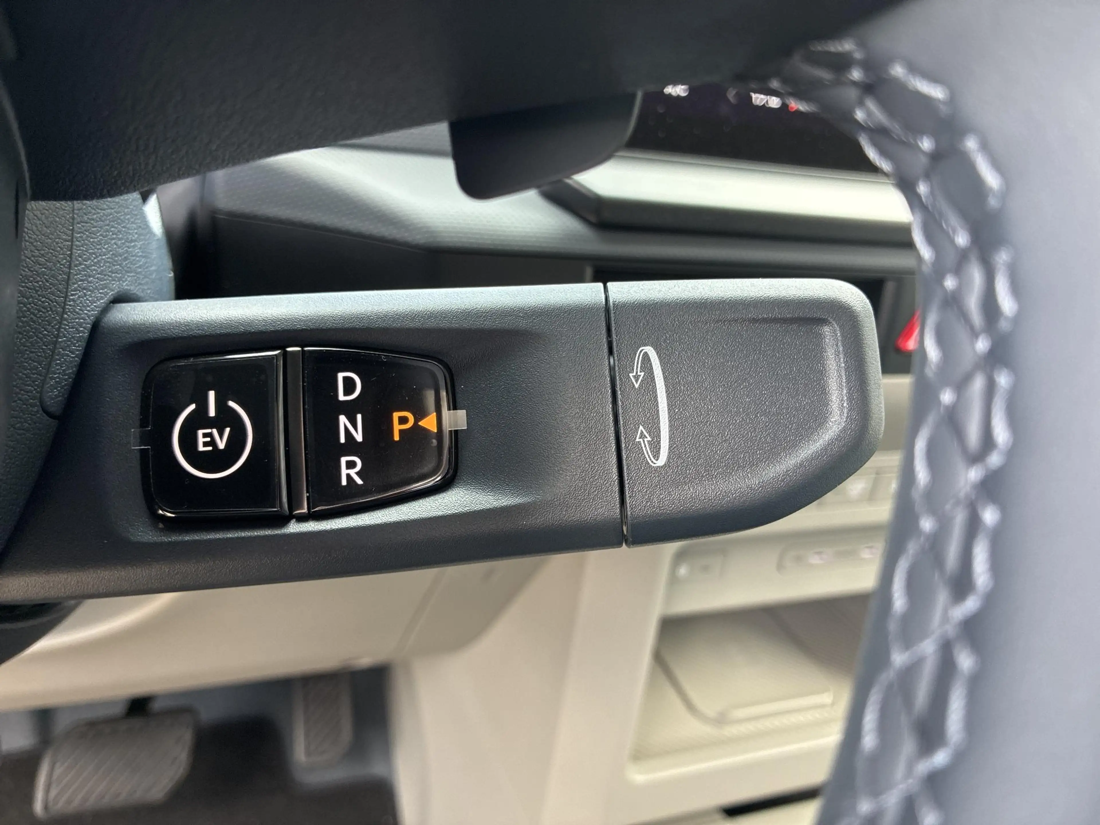 Kia PV5 Passenger Elite Executive 71.2 kWh | SNOW WHITE PEARL | 100% — photo 12