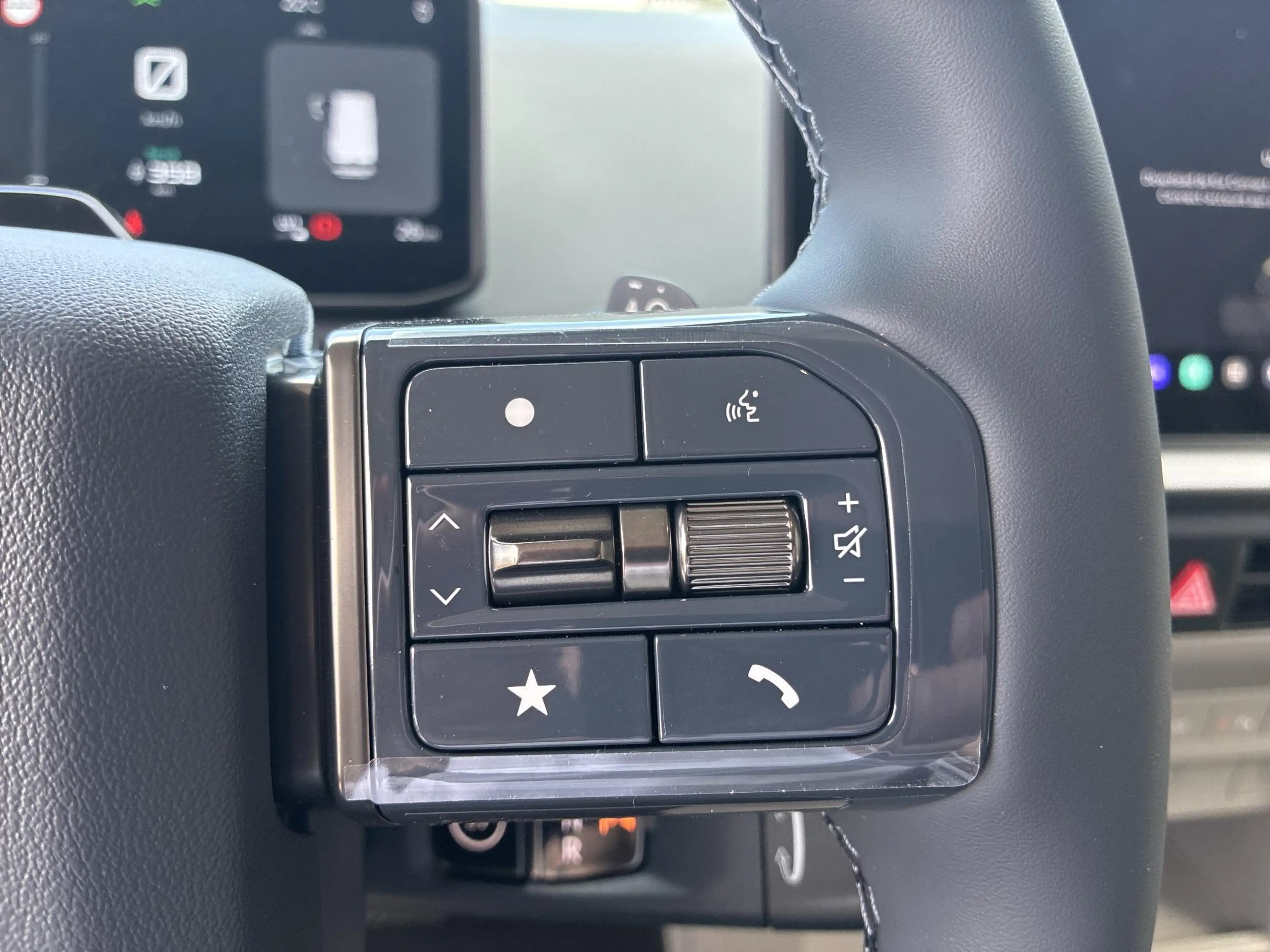 Kia PV5 Passenger Elite Executive 71.2 kWh | SNOW WHITE PEARL | 100% — photo 11