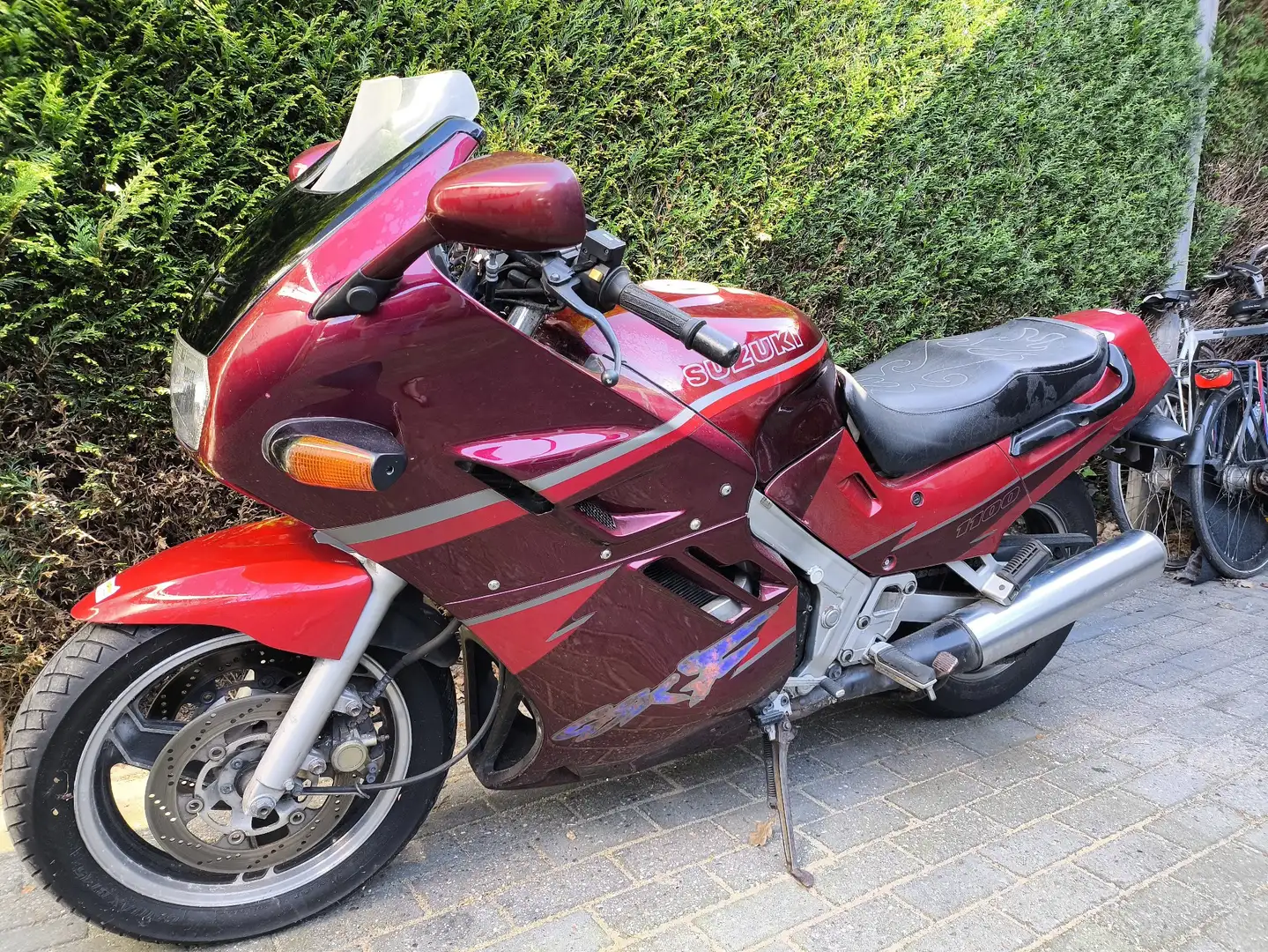 Suzuki GSX 1100 F Rood - 1