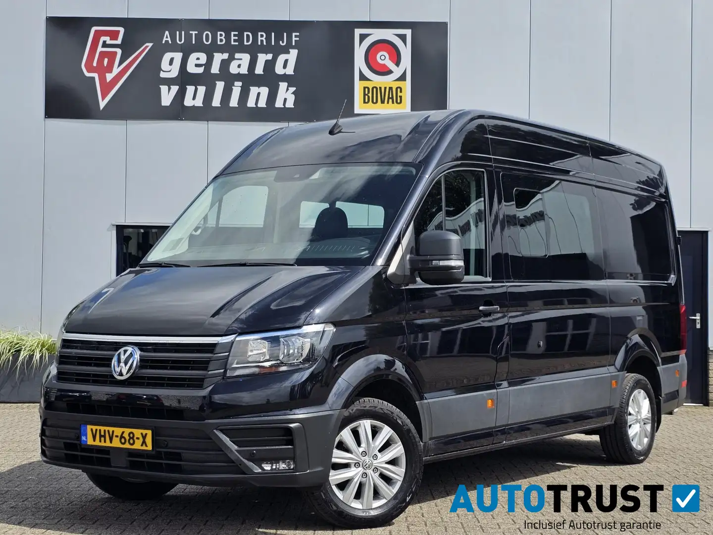 Volkswagen Crafter 2.0 TDI 140PK L3H3 Highline CRUISE NAV TREKHAAK Zwart - 1