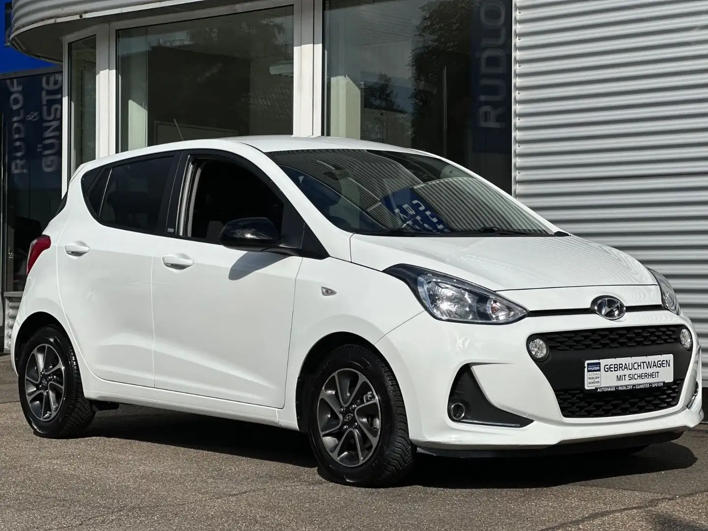 Hyundai i10 1,2 1.HAND/NAVI/SHZ/PDC/TEMP./LHZ/GARANTIE Weiß - 2