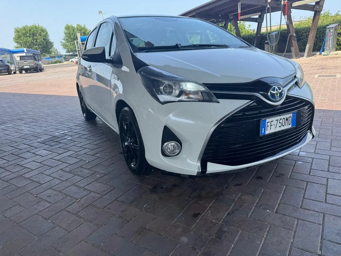 Toyota Yaris 5p 1.5h Trend White Edition Weiß - 2