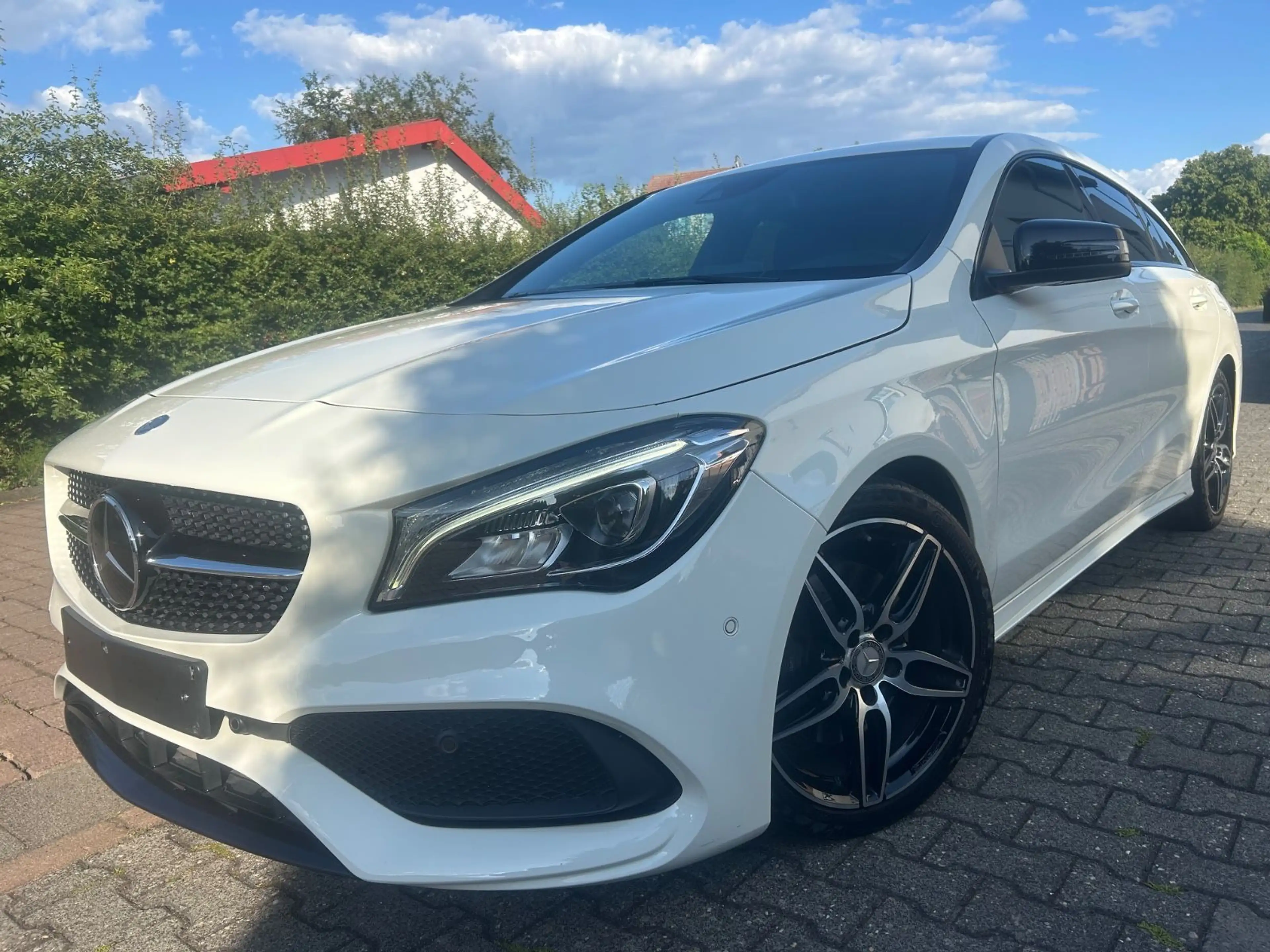 Mercedes-Benz CLA 220 *AMG*LED*Navi*Ahk*Eu6*