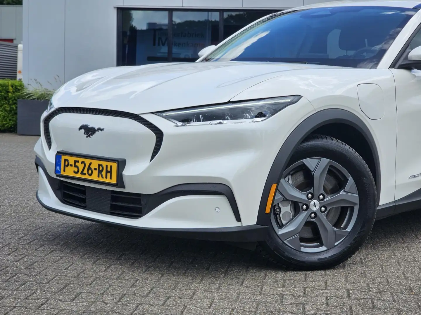 Ford Mustang Mach-E RWD 75 kWh 12 MND BOVAG GARANTIE LEDER ADAP CRUISE Blanco - 2
