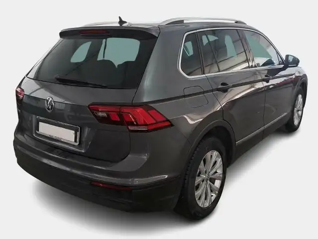 Volkswagen Tiguan view 4