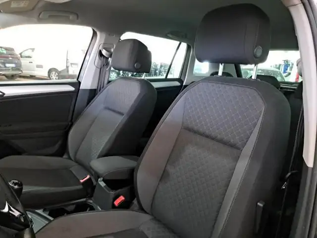 Volkswagen Tiguan view 9