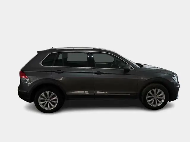 Volkswagen Tiguan view 3