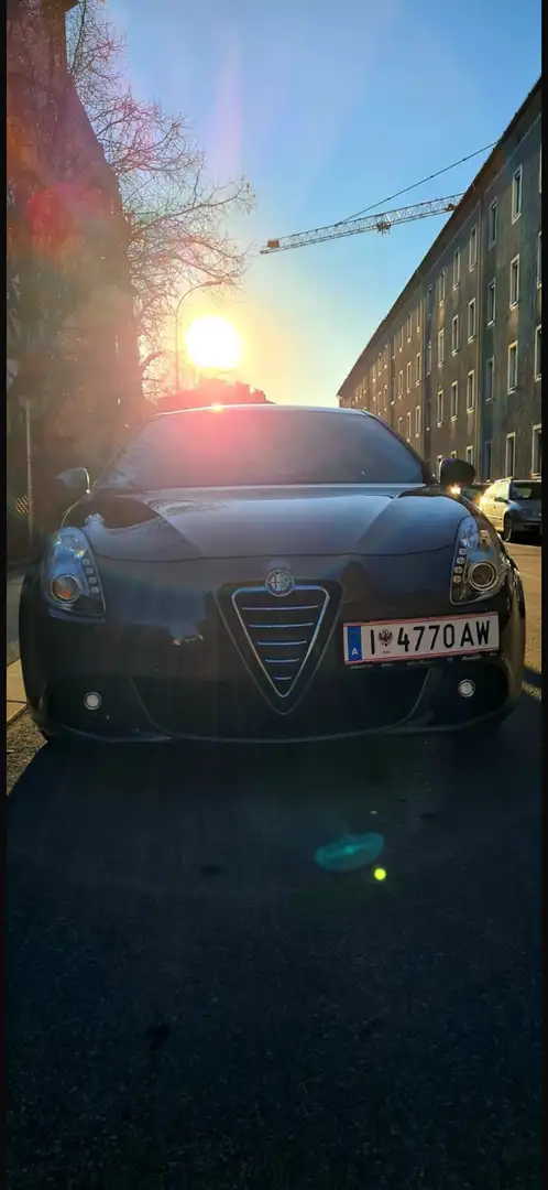 Alfa Romeo Giulietta 1,4 TB Multi Air Distinctive Grau - 2