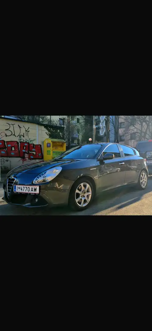 Alfa Romeo Giulietta 1,4 TB Multi Air Distinctive Grau - 1