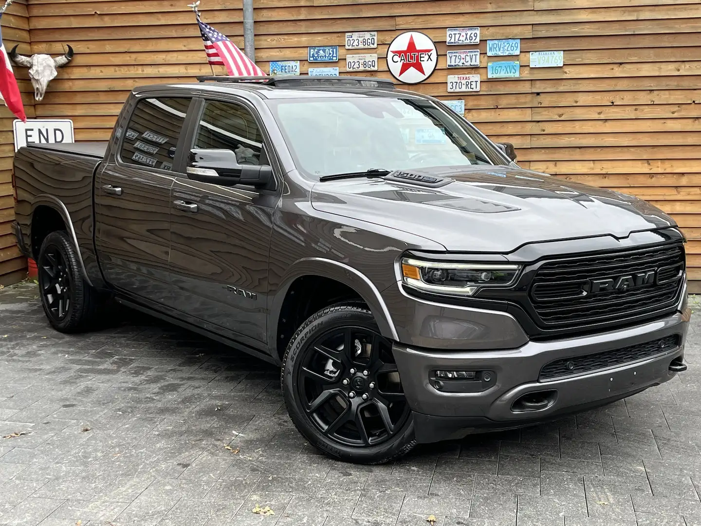 Dodge RAM 1500 5,7 Limited LPG Pano 360° Navi AHK 4x4 Grau - 2