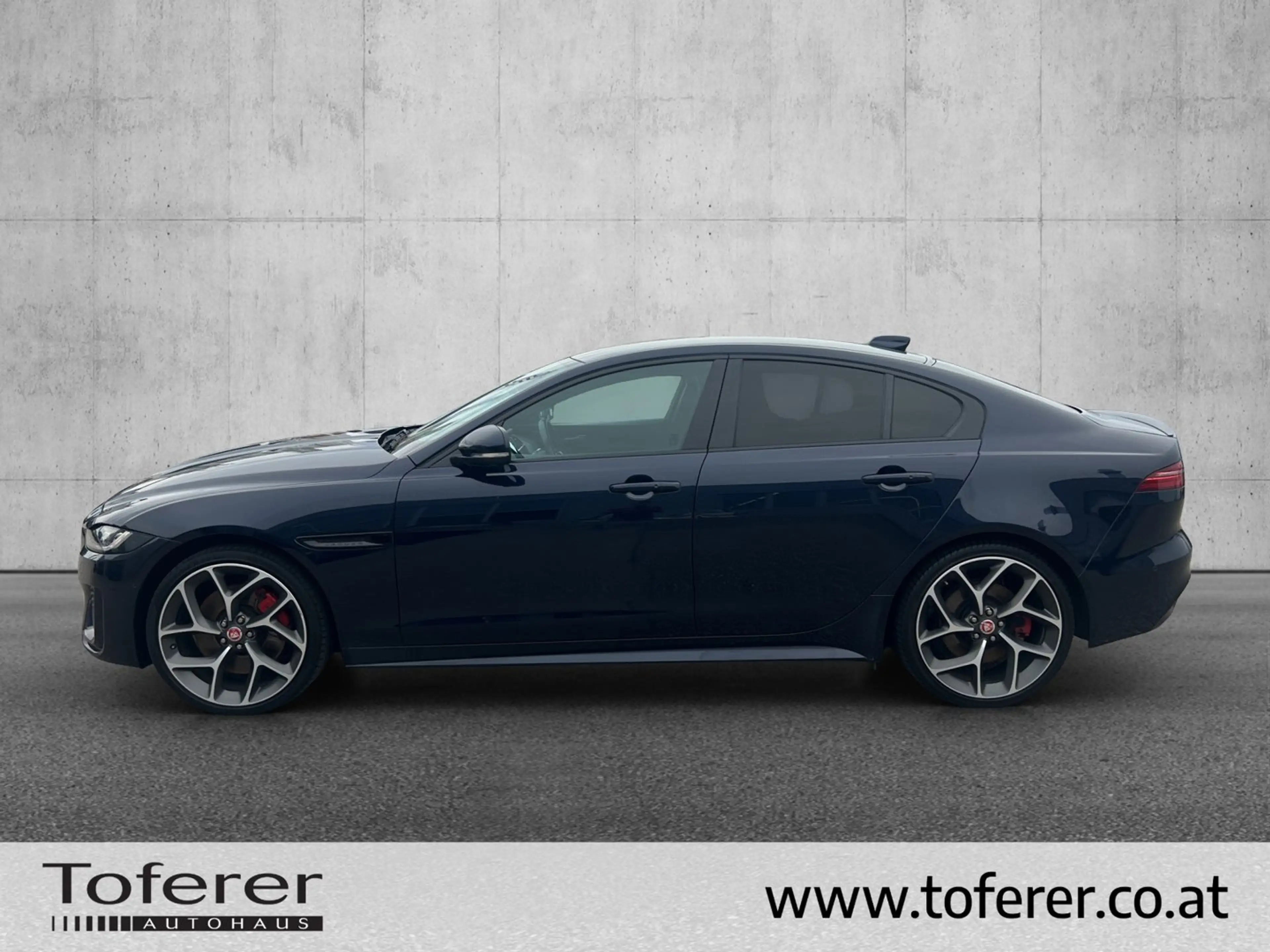 Jaguar XE P300 AWD R-Dynamic HSE Aut. — photo 3