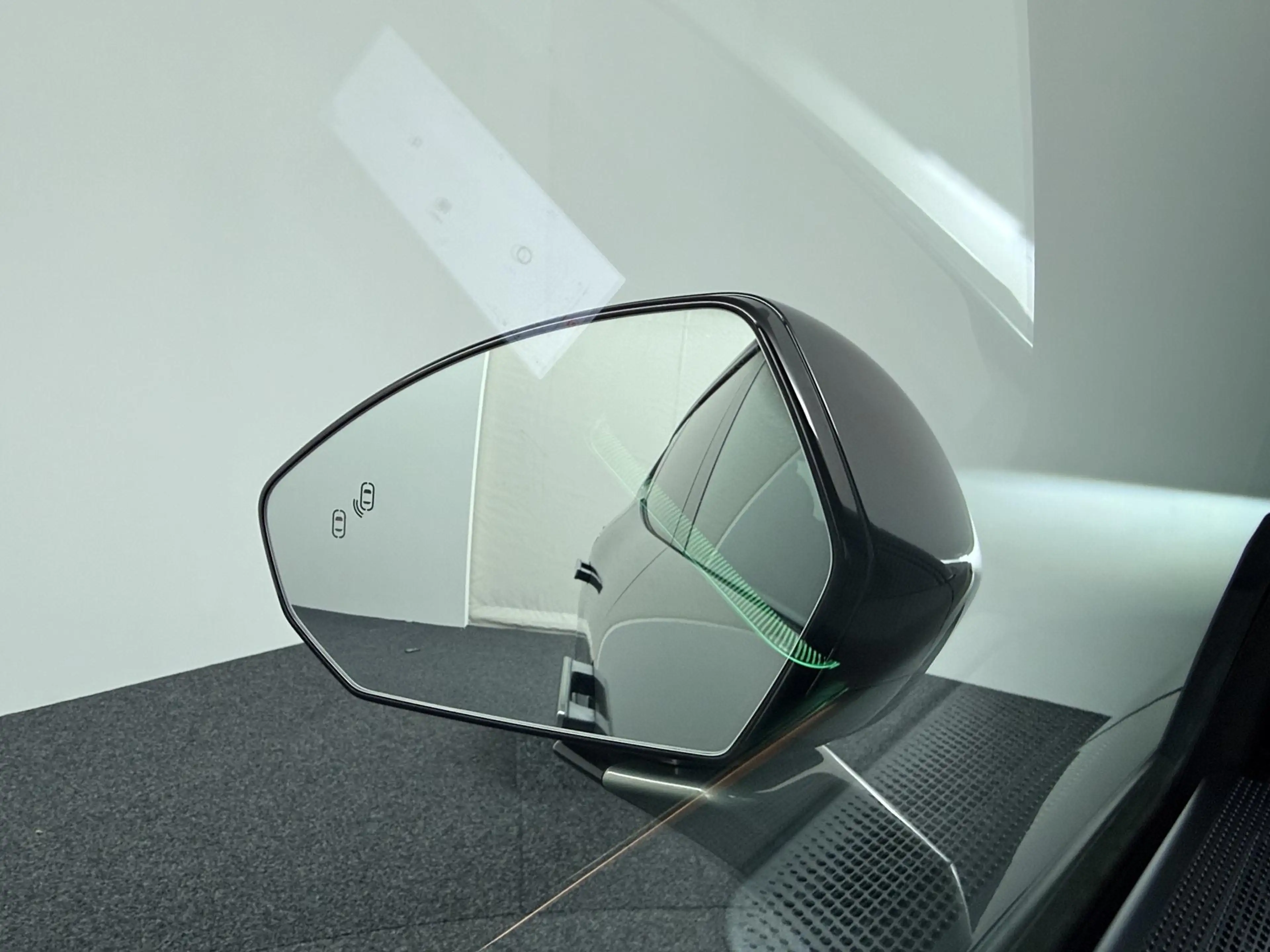 Lynk & Co 08 1.5 More BOMVOL! | 200km elektrisch WLTP! | Matrix — photo 29