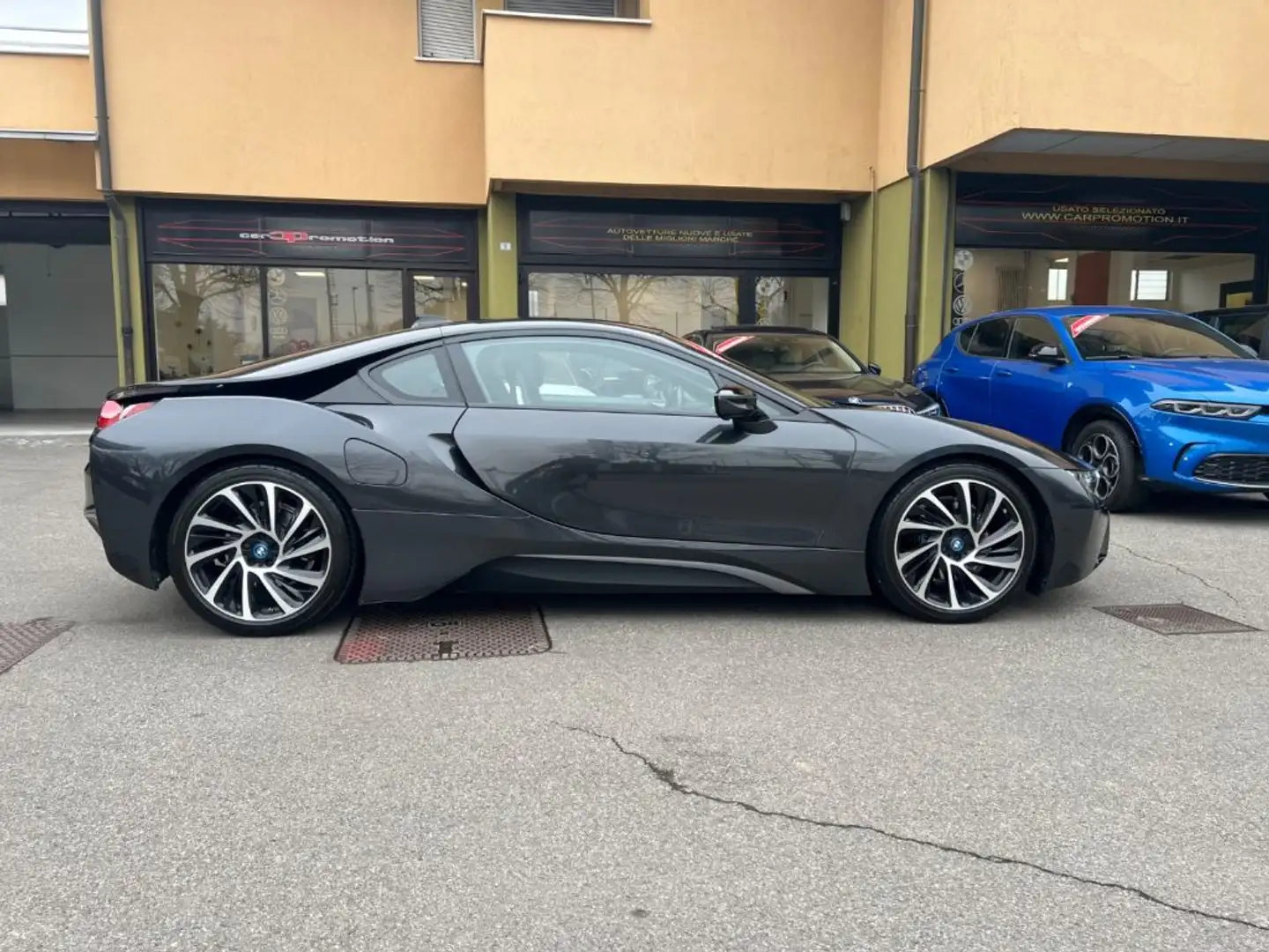 BMW i8 ibrida benzina /elettrica accessoriatissima Nero - 2