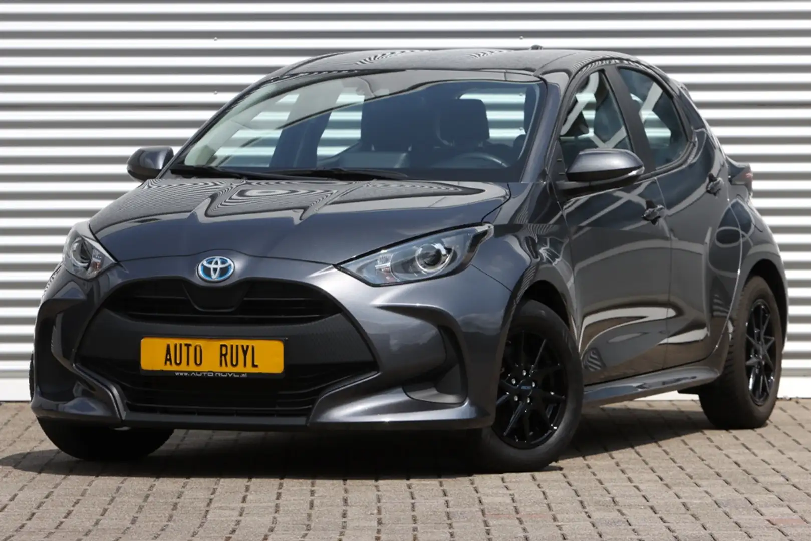 Toyota Yaris 1.5 Hybrid Active Navi / Carplay / Camera Grijs - 1