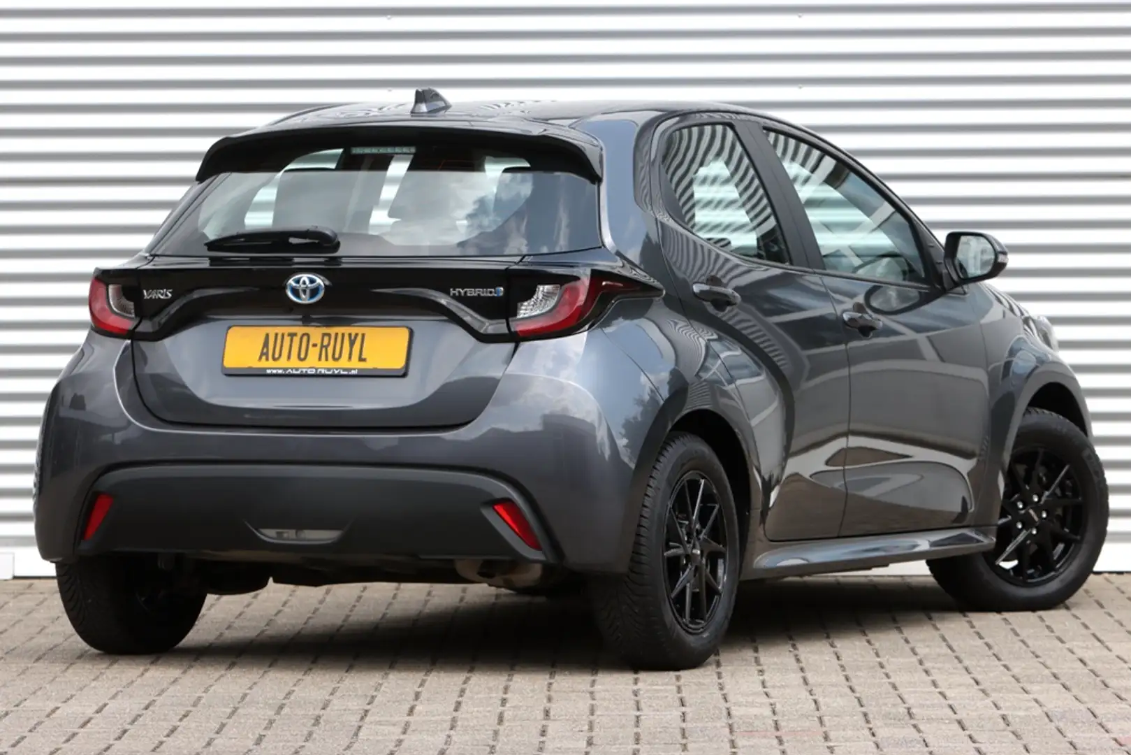 Toyota Yaris 1.5 Hybrid Active Navi / Carplay / Camera Grijs - 2