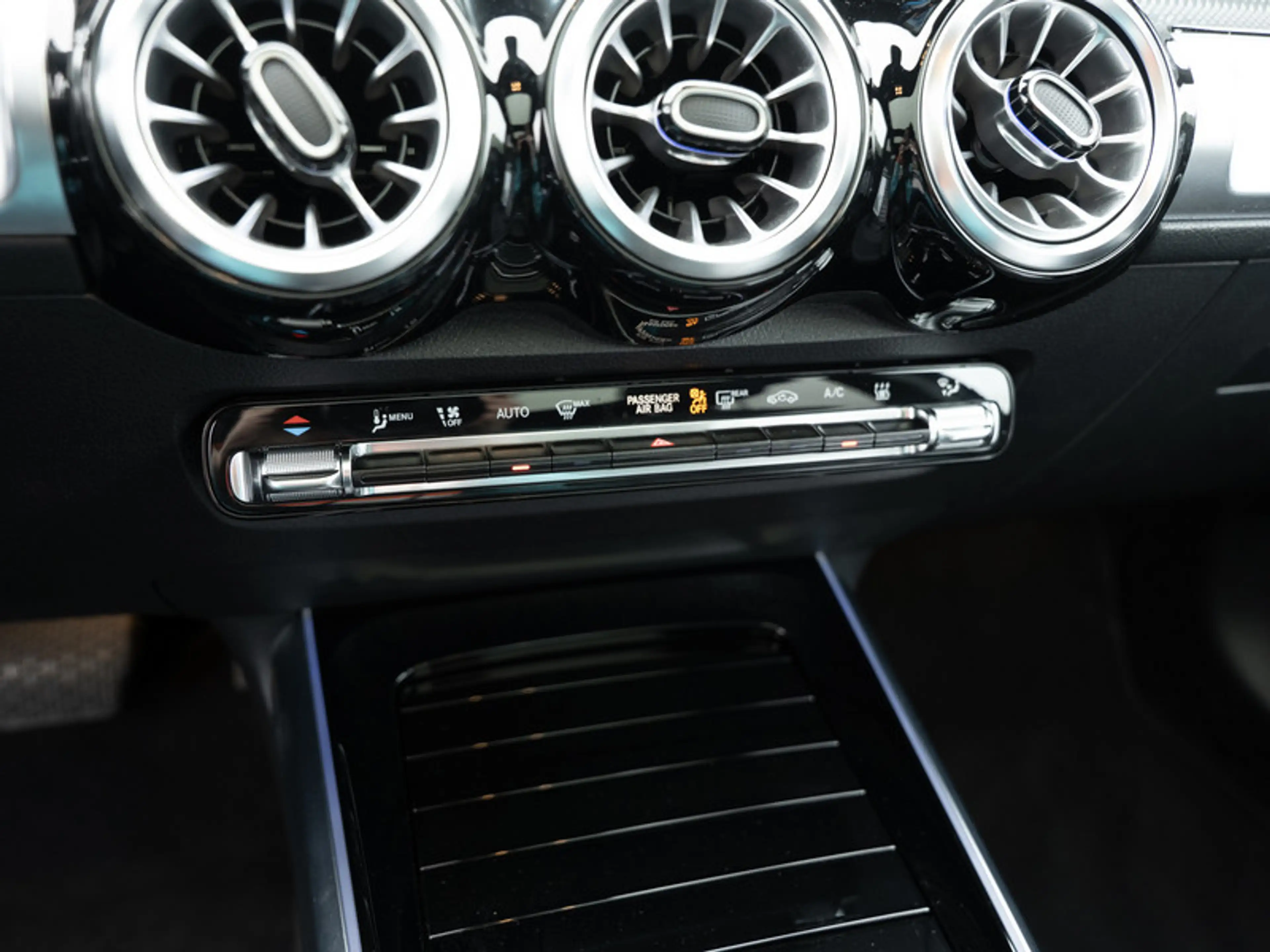 Mercedes-Benz EQB 250 Progressive/LED/360/Pano/Night/Totw/19' — photo 14