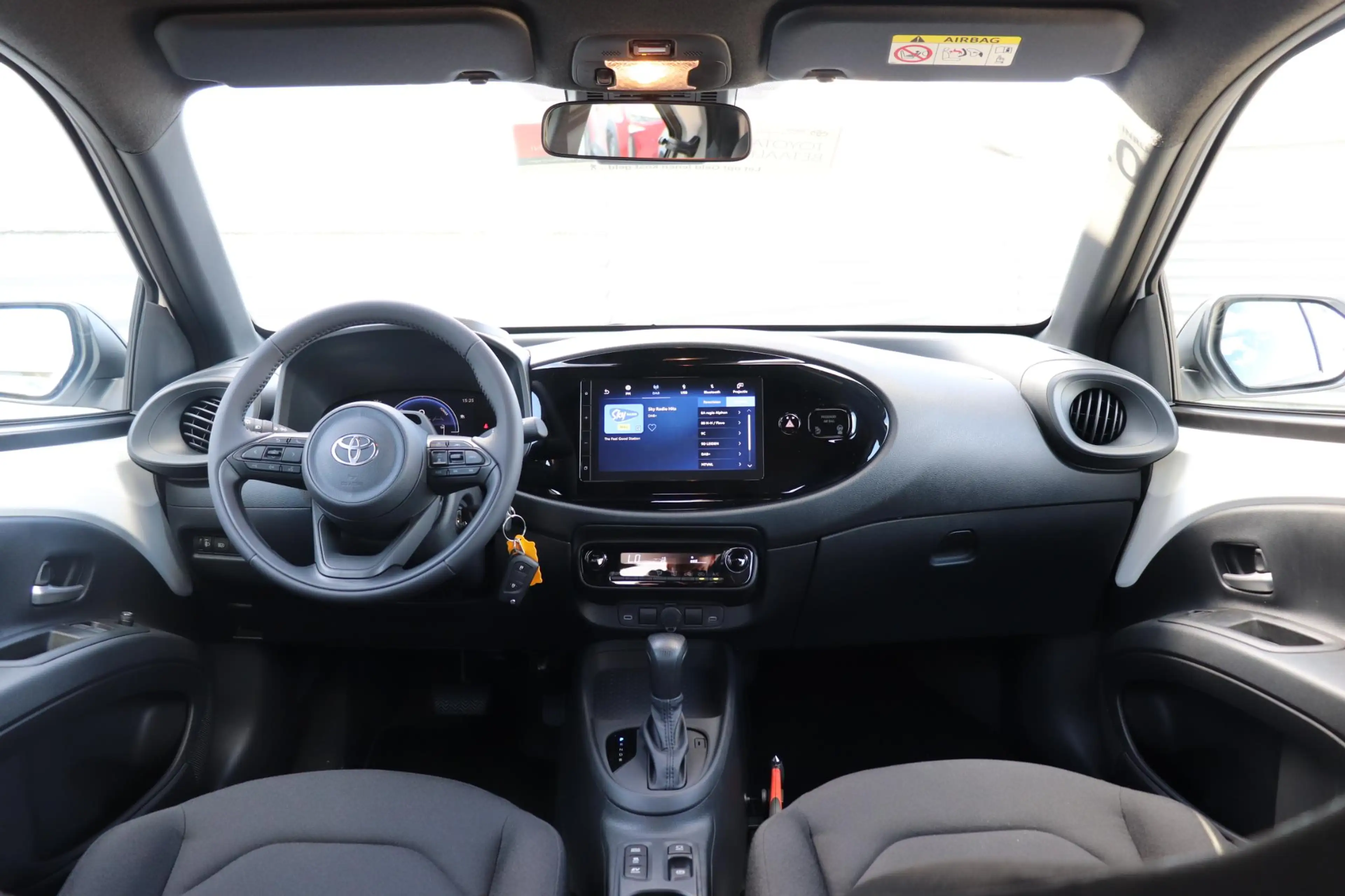 Toyota Aygo X Hybrid 115 play, Go Pack, Apple Carplay/Android Au — photo 5