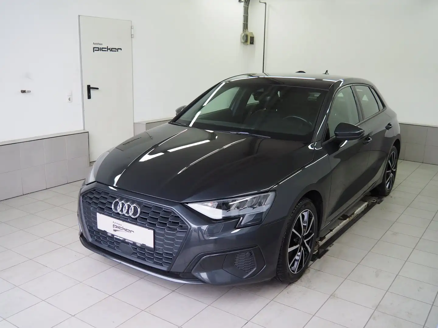 Audi A3 30 TDI Grau - 1