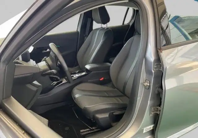 Peugeot 208 view 7