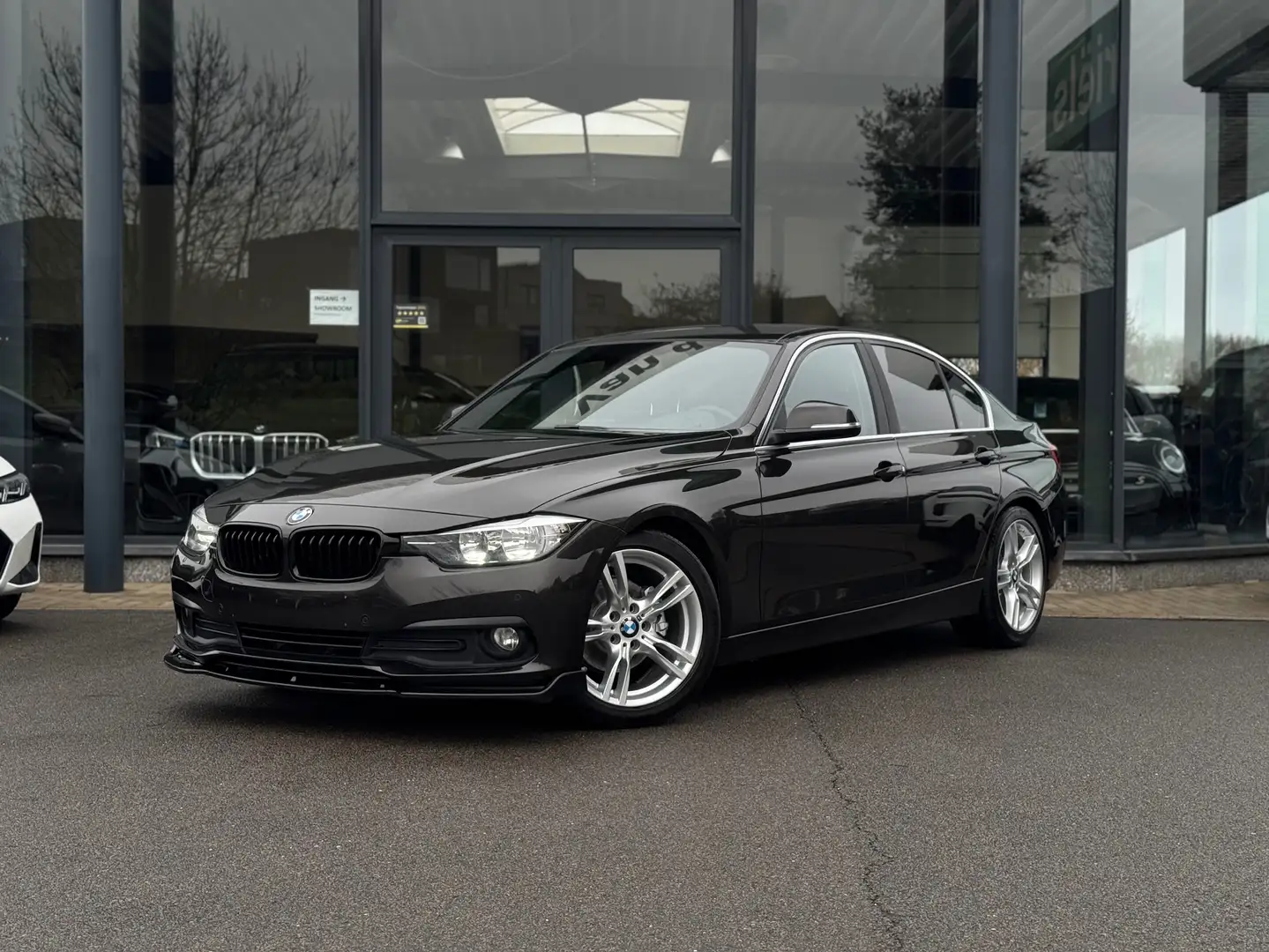 BMW 318 d berline Advantage / LEER / NAVI / PDC / M STUUR Brun - 1