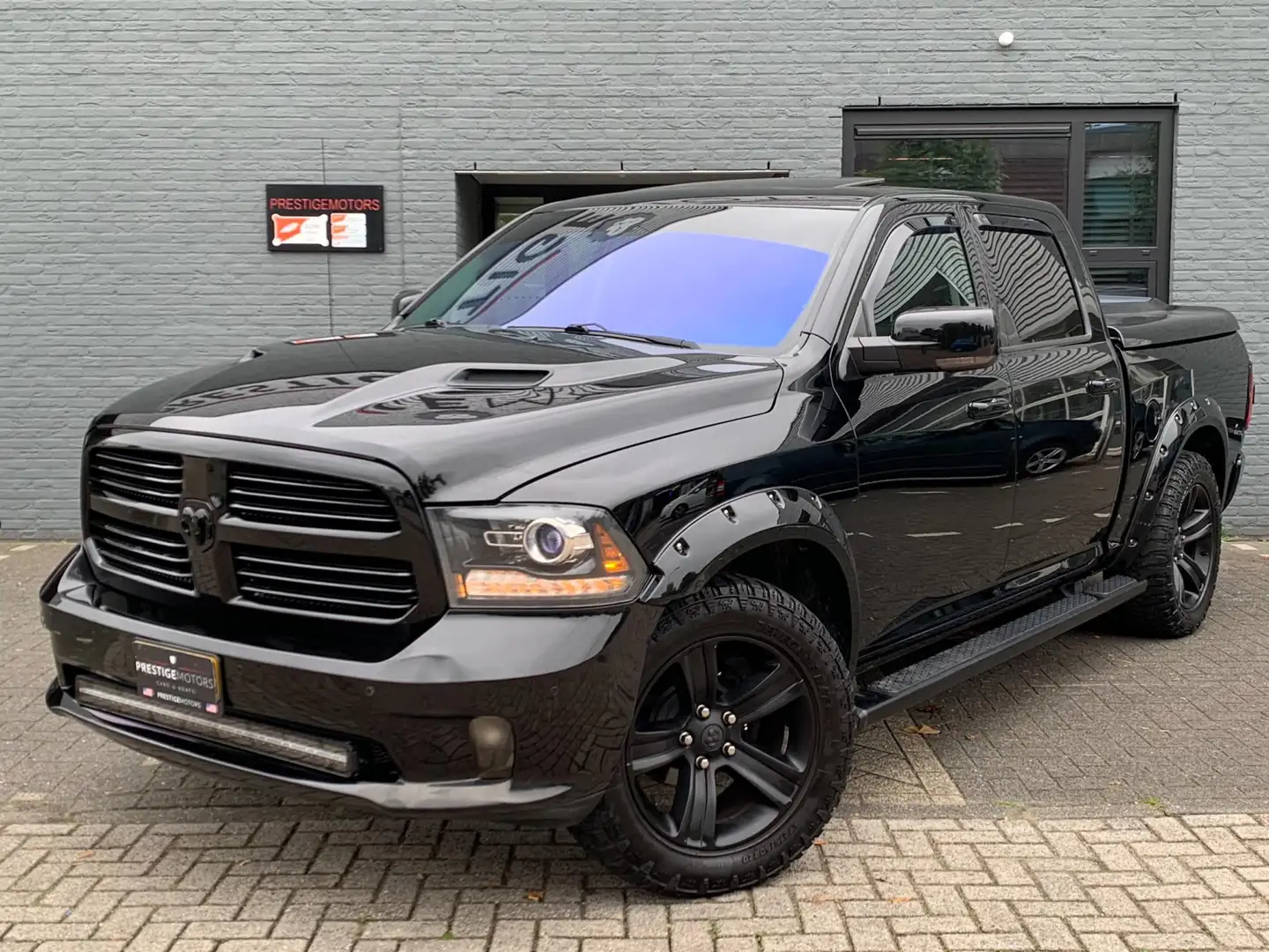 Dodge RAM 1500 5.7 V8 Hemi 401PK CrewCab LPG 4X4 Lage bijtel Zwart - 1