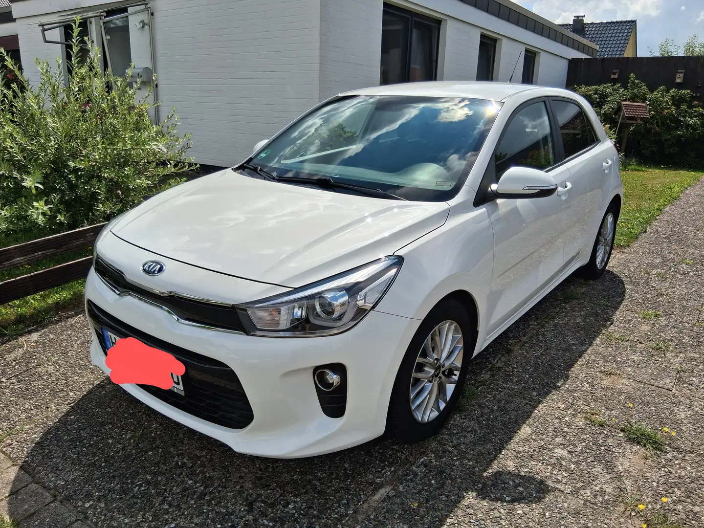 Kia Rio 1.0 T-GDI 100 Dream-Team Edition White - 1