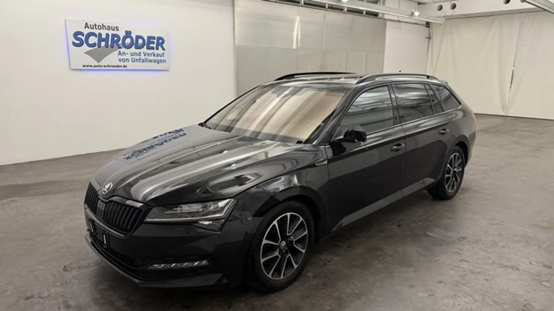 Skoda Superb Combi 2.0 TDI Sportline DSG *Pano.*Memory Schwarz - 2