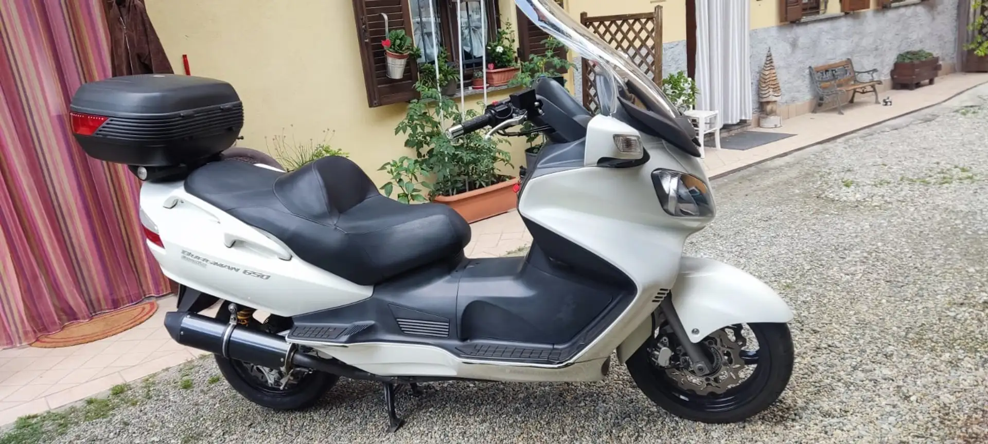 Suzuki Burgman 650 Bianco - 2