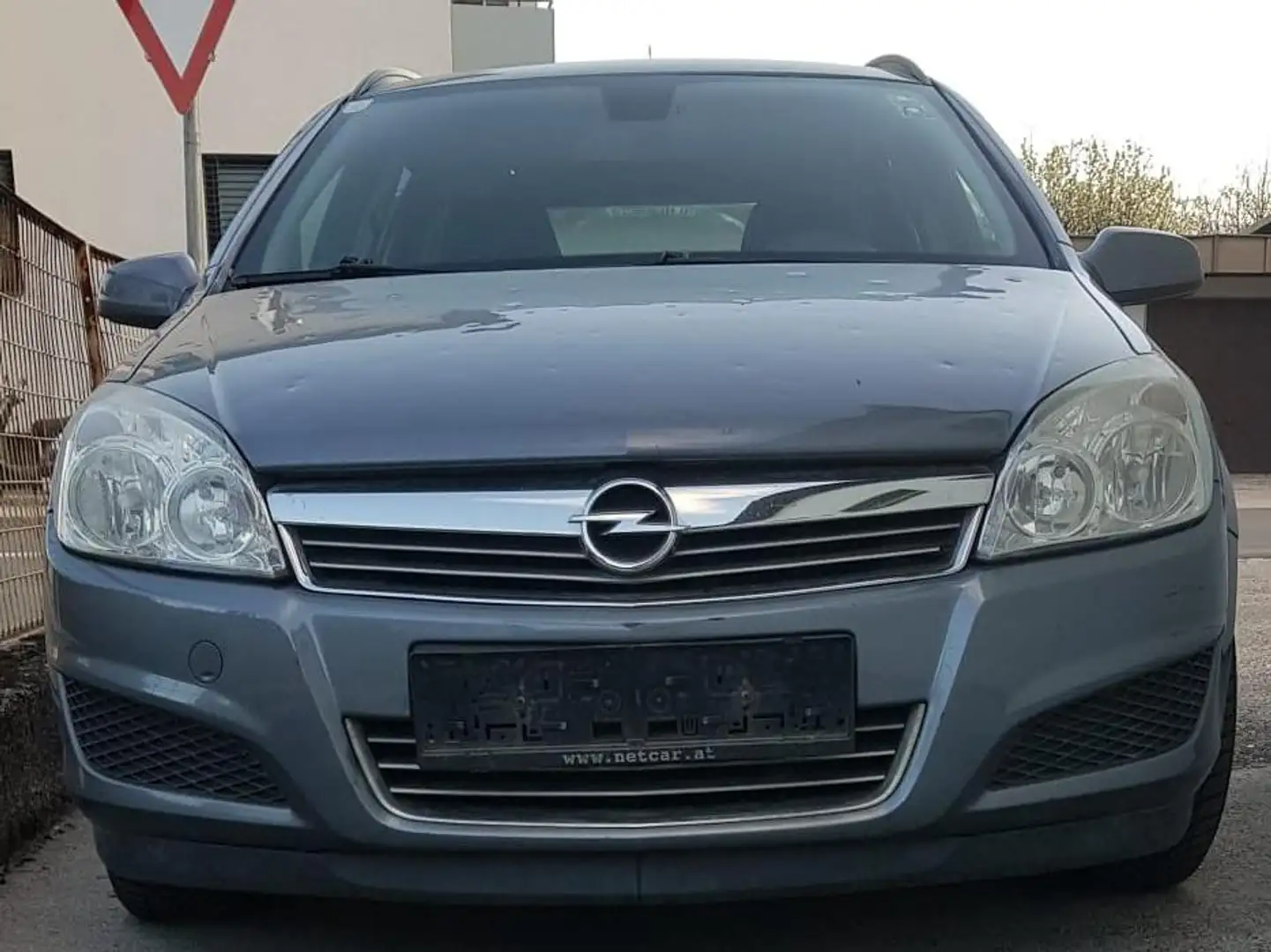 Opel Astra astra caravan 1.9 cdti Silber - 1