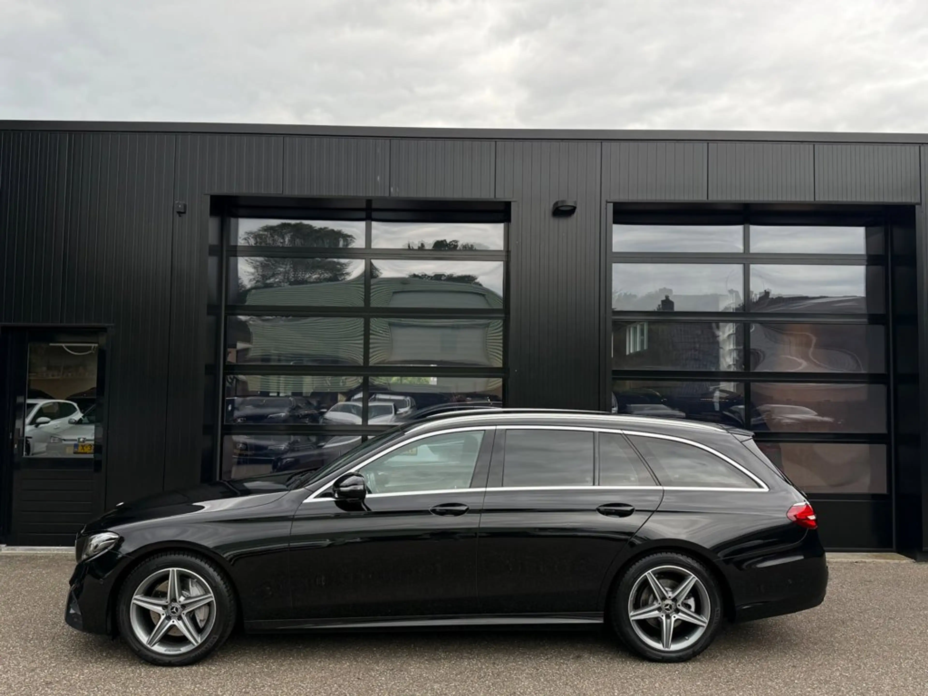 Mercedes-Benz E 200 Estate E200 AMG Edition Sport Camera — photo 14
