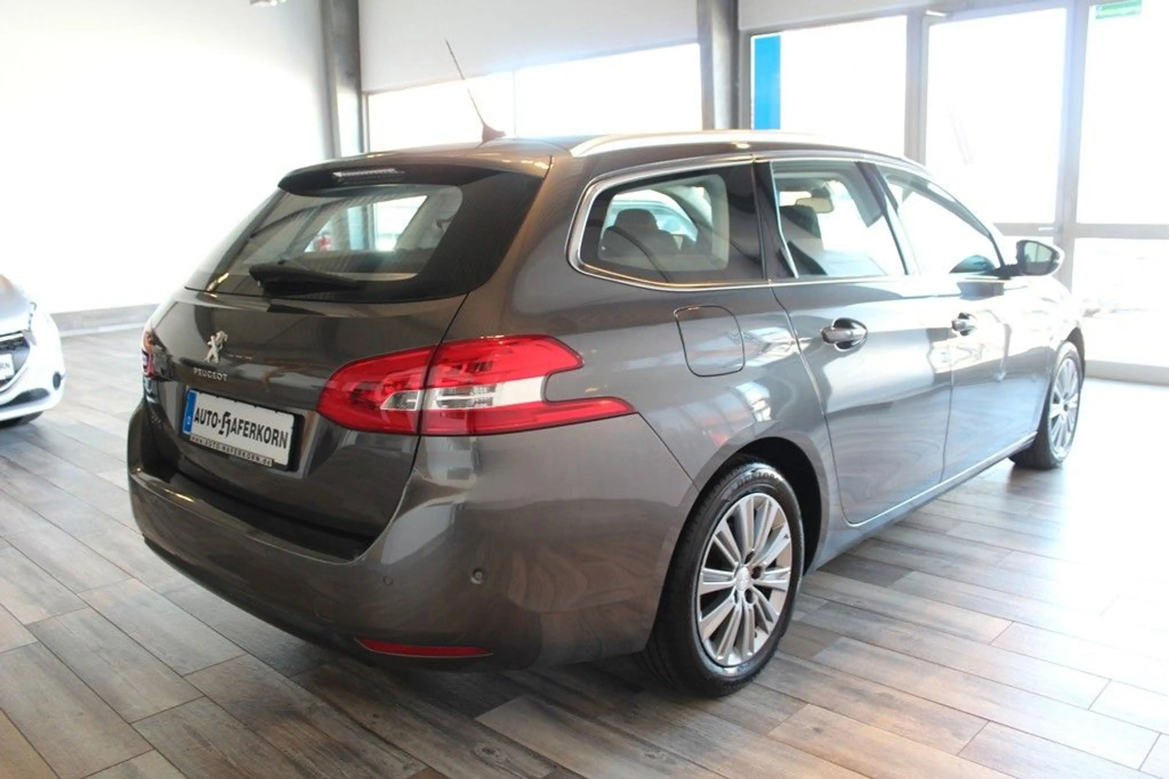 Peugeot 308 SW 1.5 BlueHdi 130 Allure*AHZV*SZHZG*NAVI* — photo 9