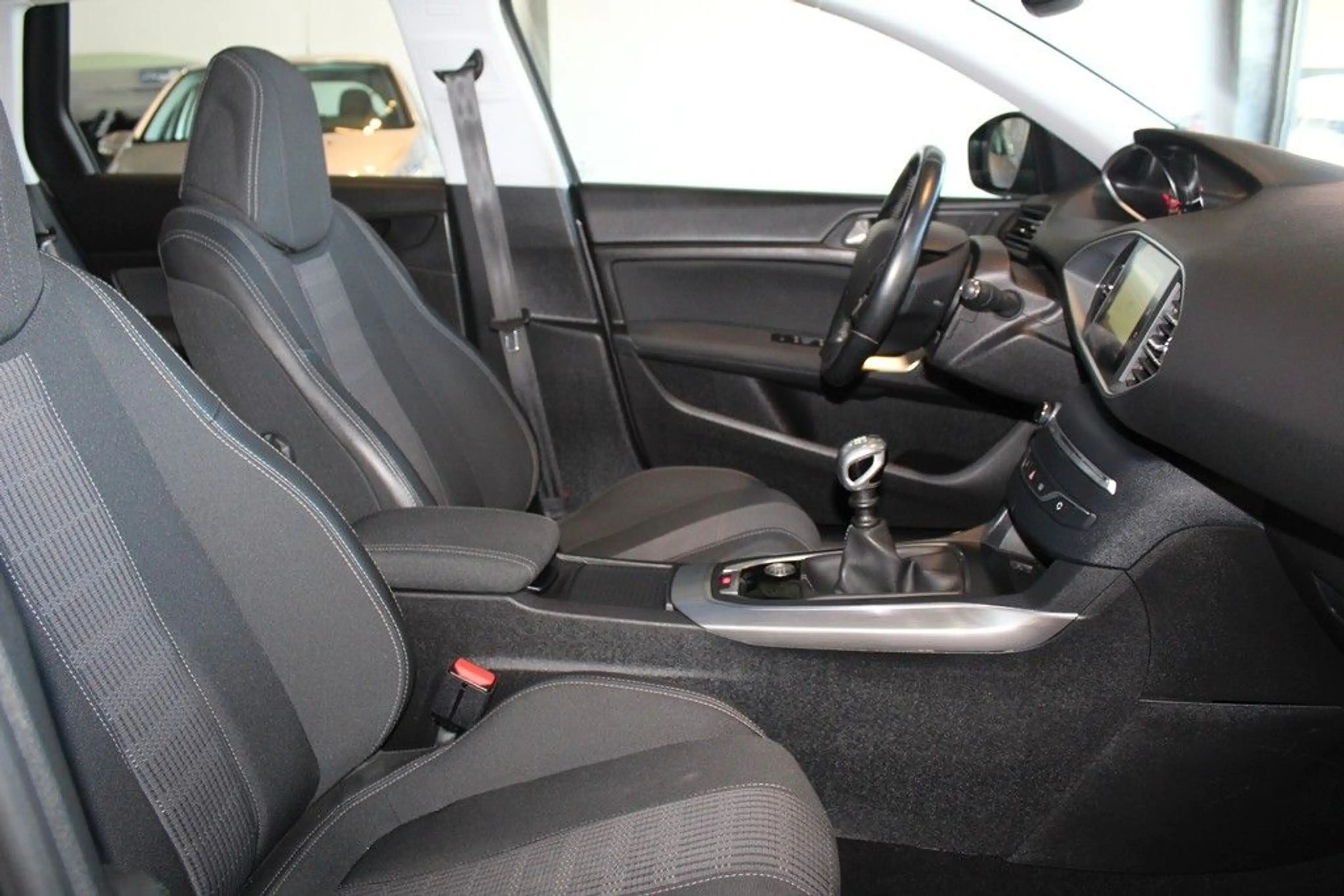 Peugeot 308 SW 1.5 BlueHdi 130 Allure*AHZV*SZHZG*NAVI* — photo 15