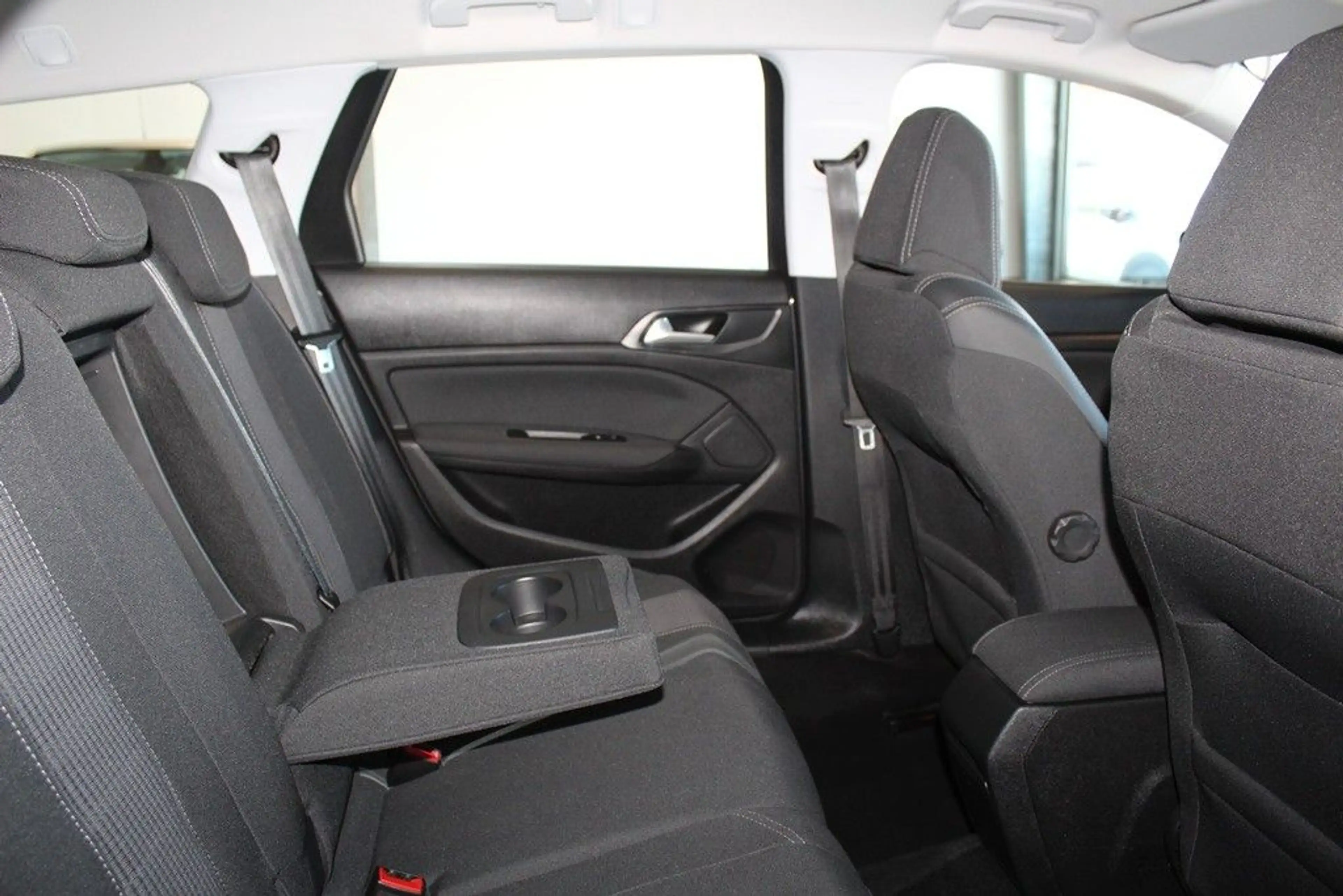 Peugeot 308 SW 1.5 BlueHdi 130 Allure*AHZV*SZHZG*NAVI* — photo 14