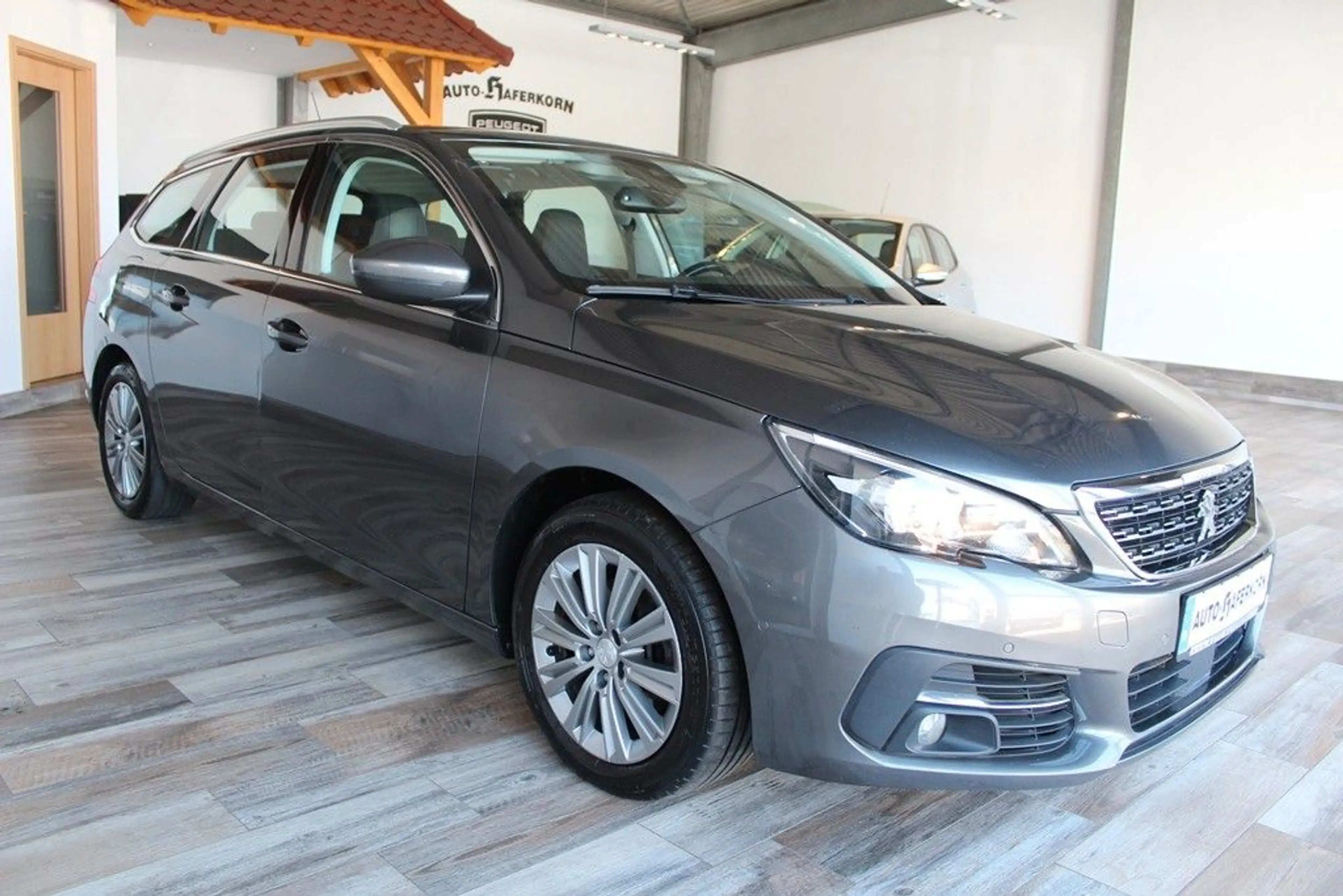 Peugeot 308 SW 1.5 BlueHdi 130 Allure*AHZV*SZHZG*NAVI* — photo 4