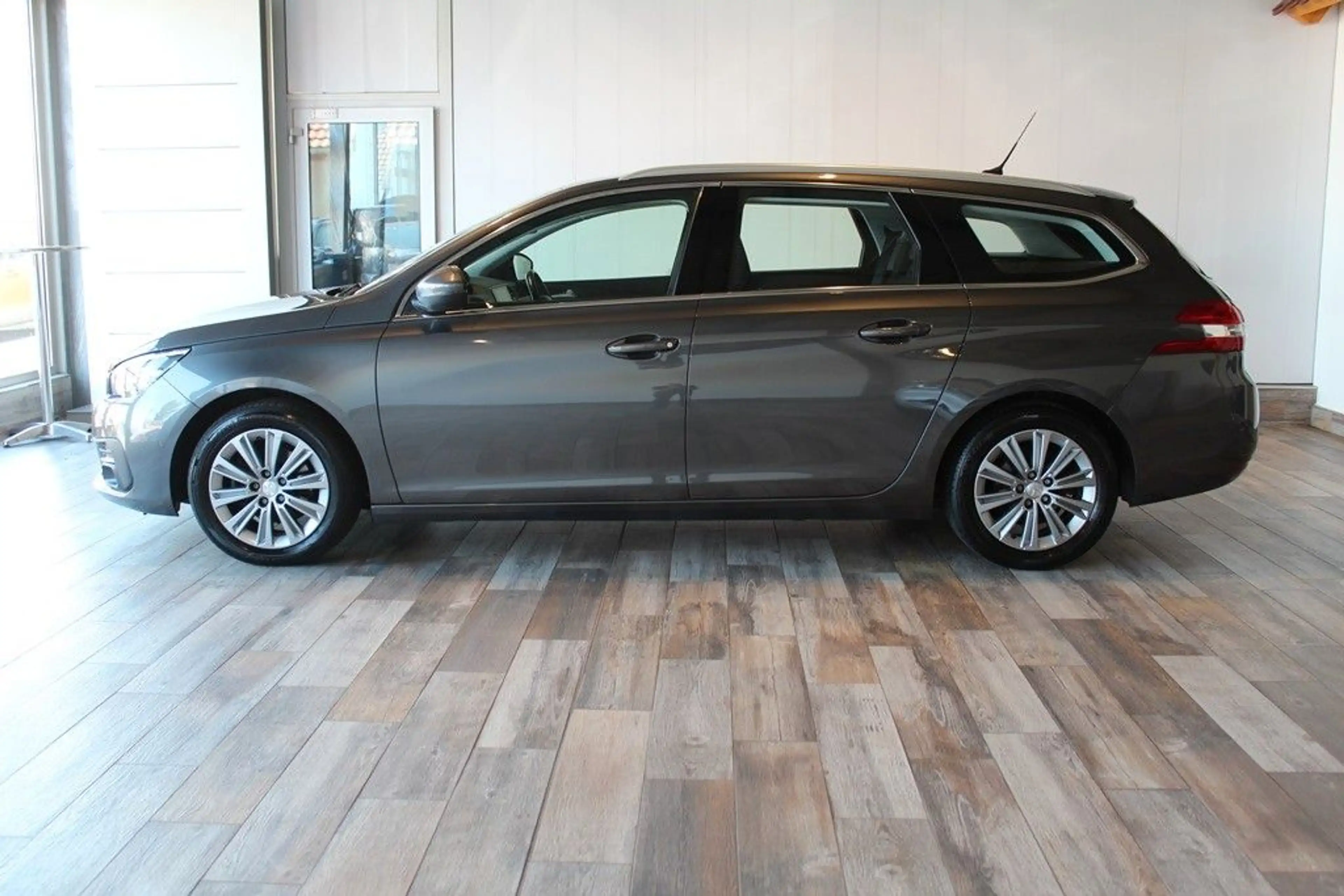 Peugeot 308 SW 1.5 BlueHdi 130 Allure*AHZV*SZHZG*NAVI* — photo 6