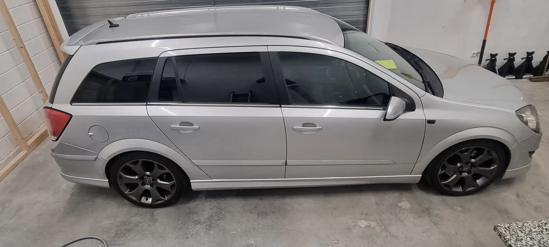 Opel Astra Astra 2.0 Turbo OPC Wagon 280pk Zilver - 2