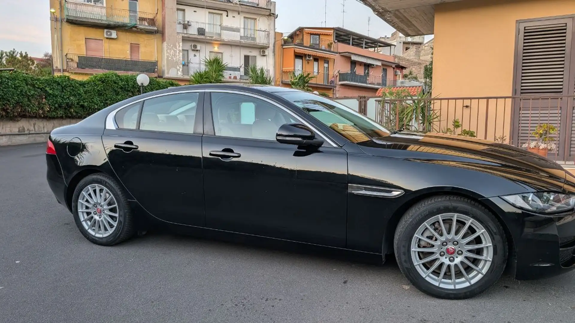Jaguar XE XE 2.0d Pure Business edition 163cv Nero - 1