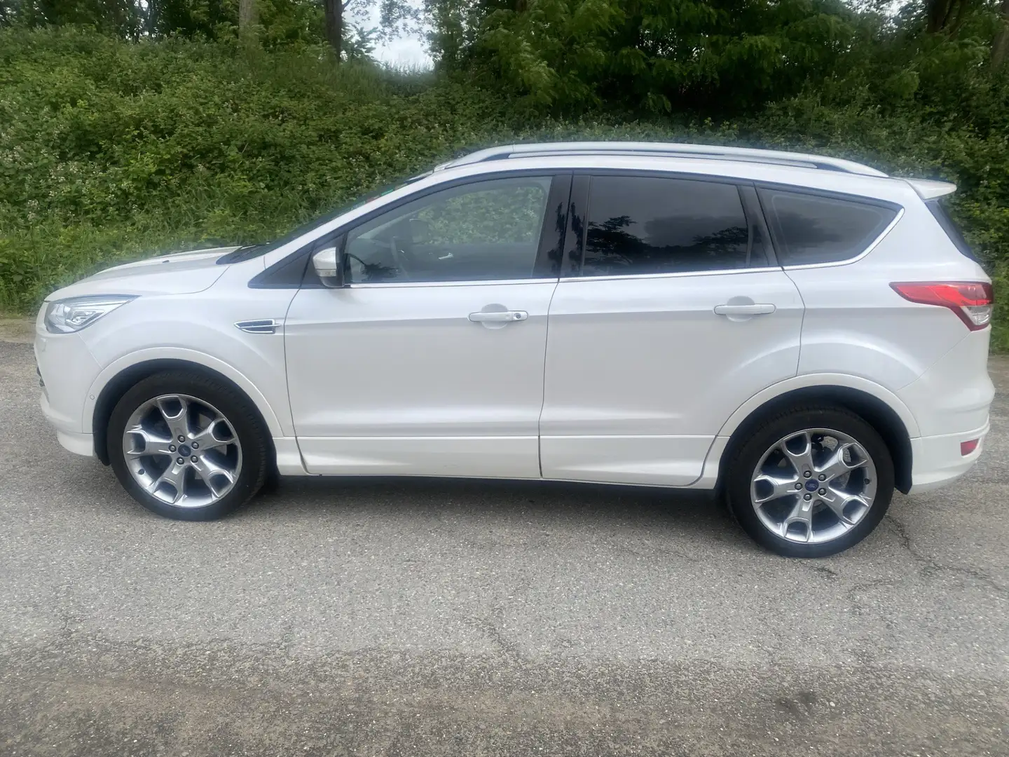 Ford Kuga Kuga 2.0 TDCi 4x4 Aut. Individual Weiß - 1