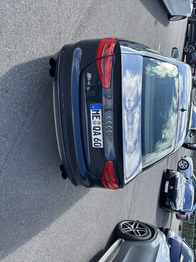 Audi A4 2.0 TDI DPF quattro S tronic line Sportpaket - 2