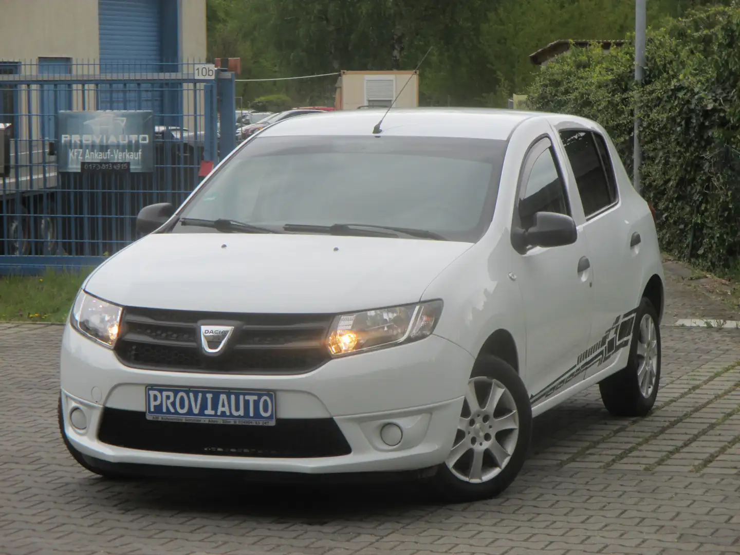 Dacia Sandero 1.2 Essentiel Білий - 1