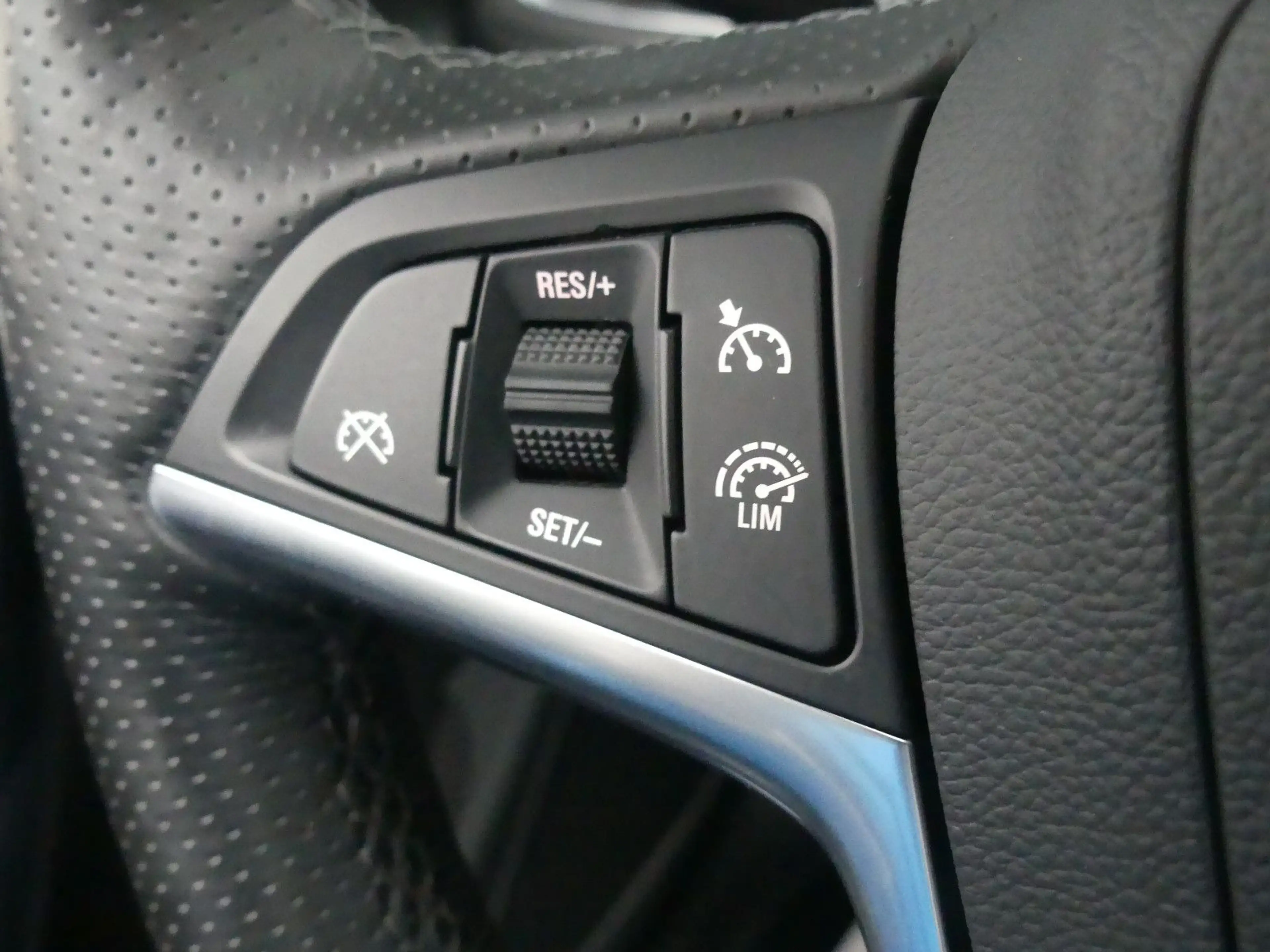 Opel Cascada Cabrio ecoFlex Kamera SHZ Temp. TÜV — photo 15