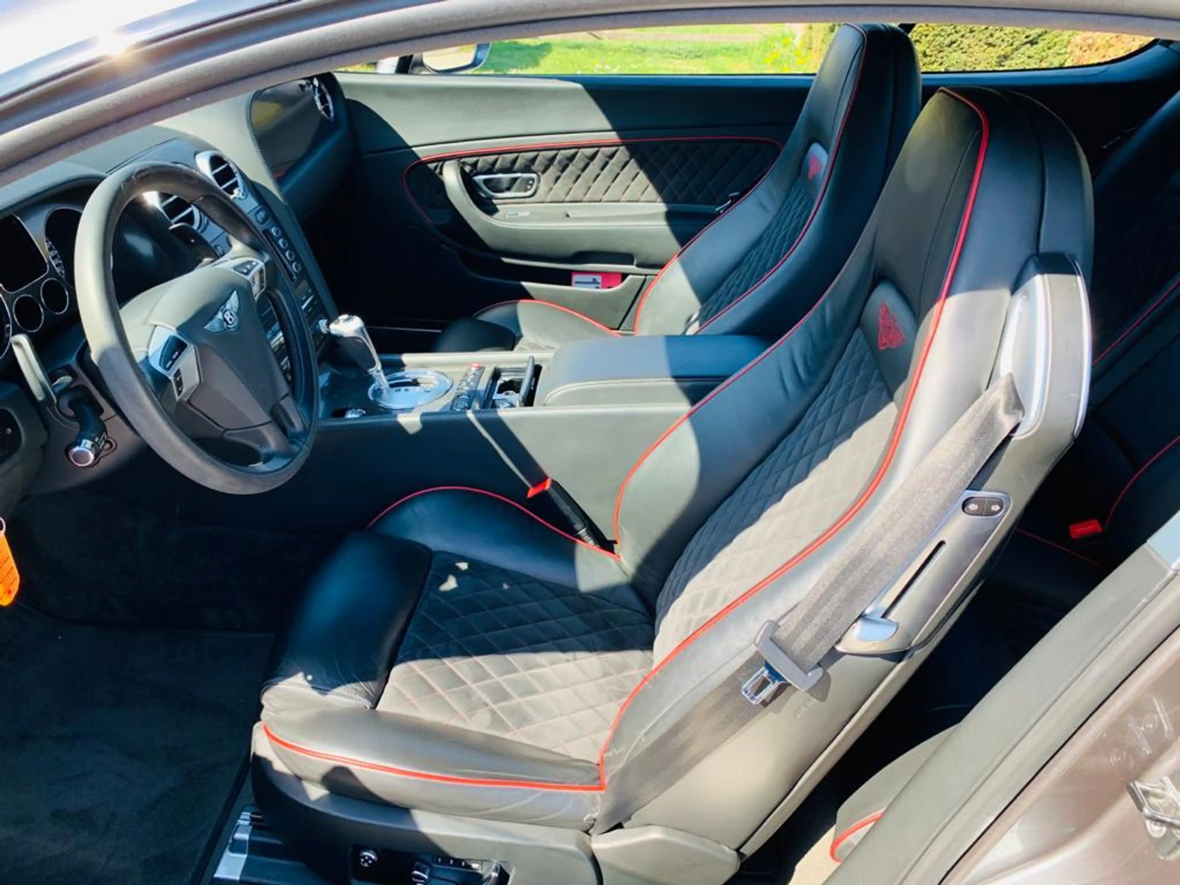 Bentley Continental Continental Supersports 6.0 BiTurbo W12 — photo 11