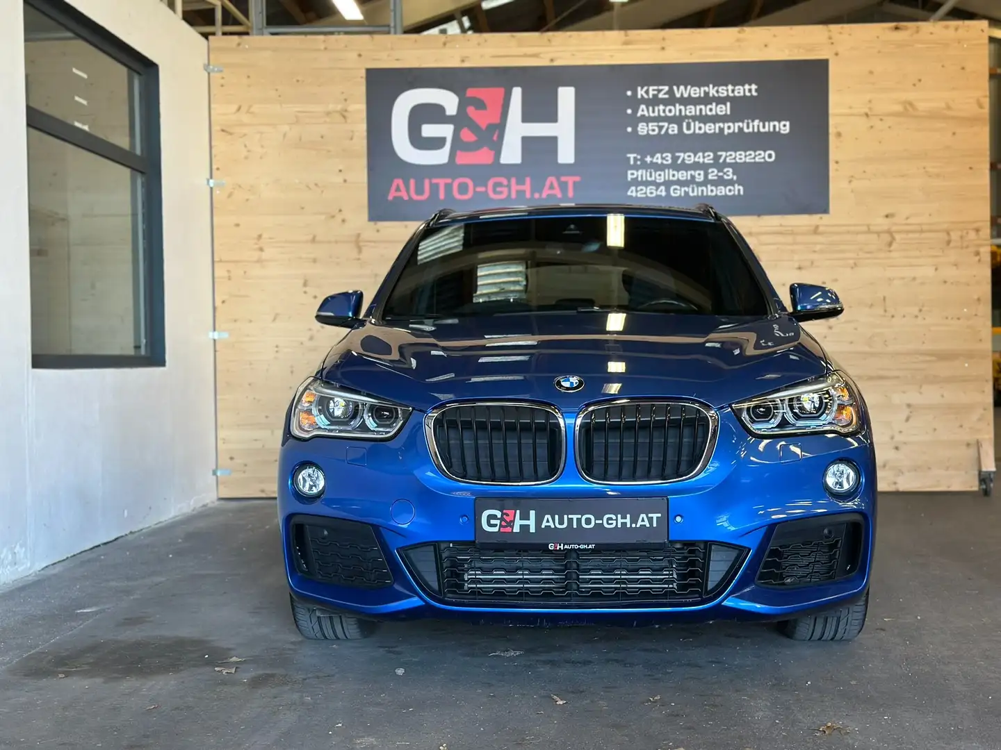 BMW X1 sDrive 18 i M Sport Automatik Alcantara Blau - 2