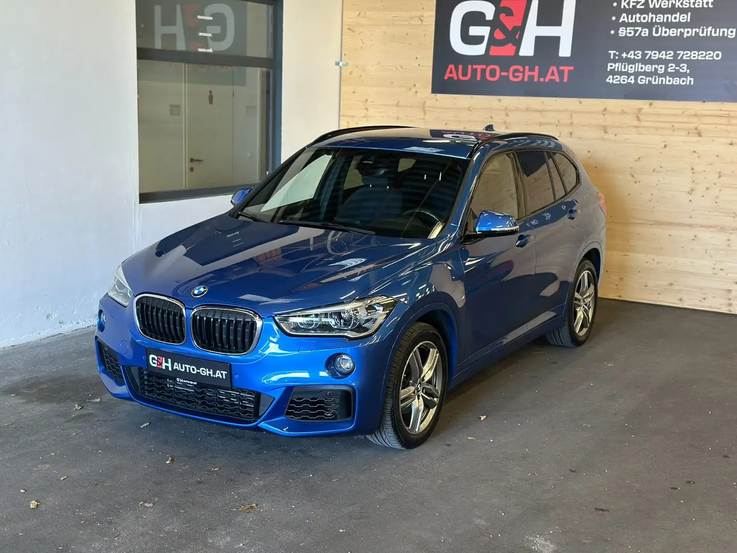 BMW X1 sDrive 18 i M Sport Automatik Alcantara Blau - 1
