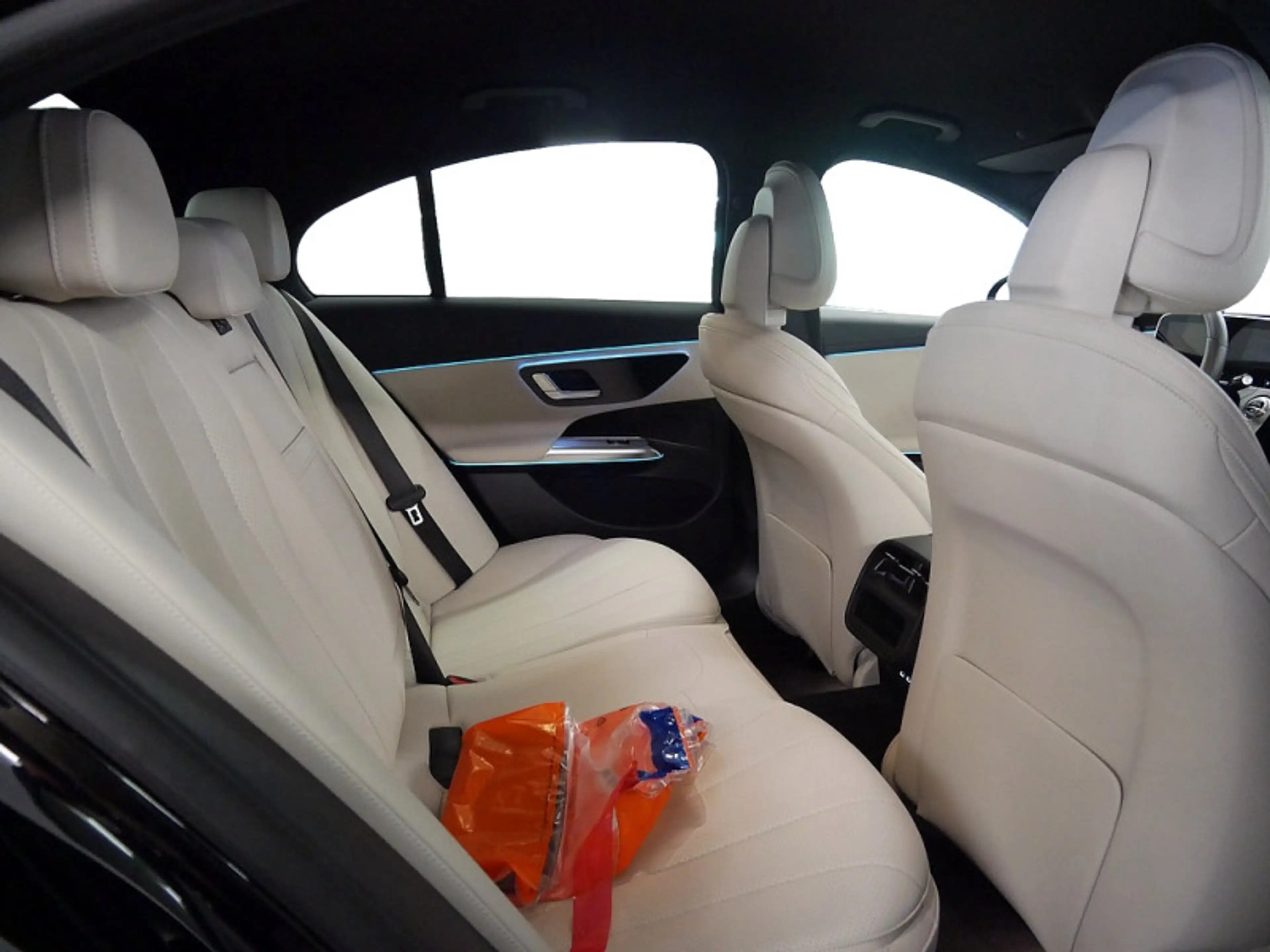Mercedes-Benz E 200 , AVANTGARDE MEMO 360 DISTR KAMERA SPUR — photo 8
