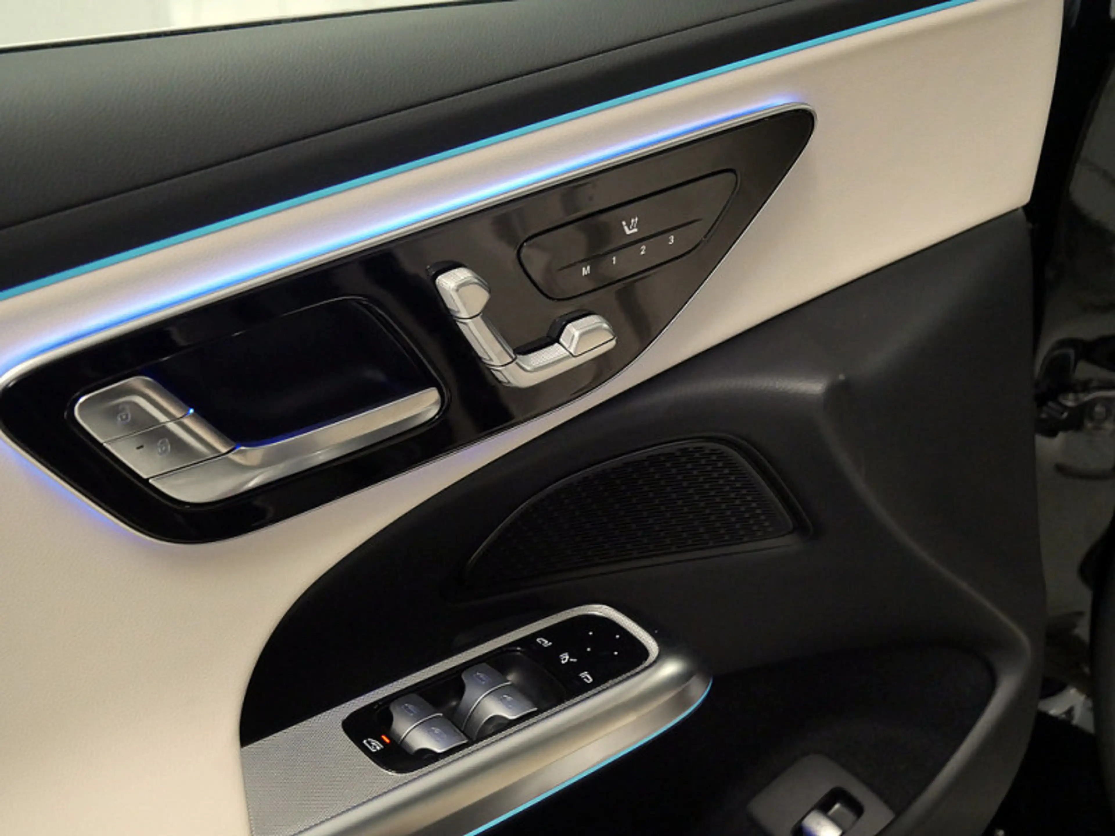 Mercedes-Benz E 200 , AVANTGARDE MEMO 360 DISTR KAMERA SPUR — photo 15