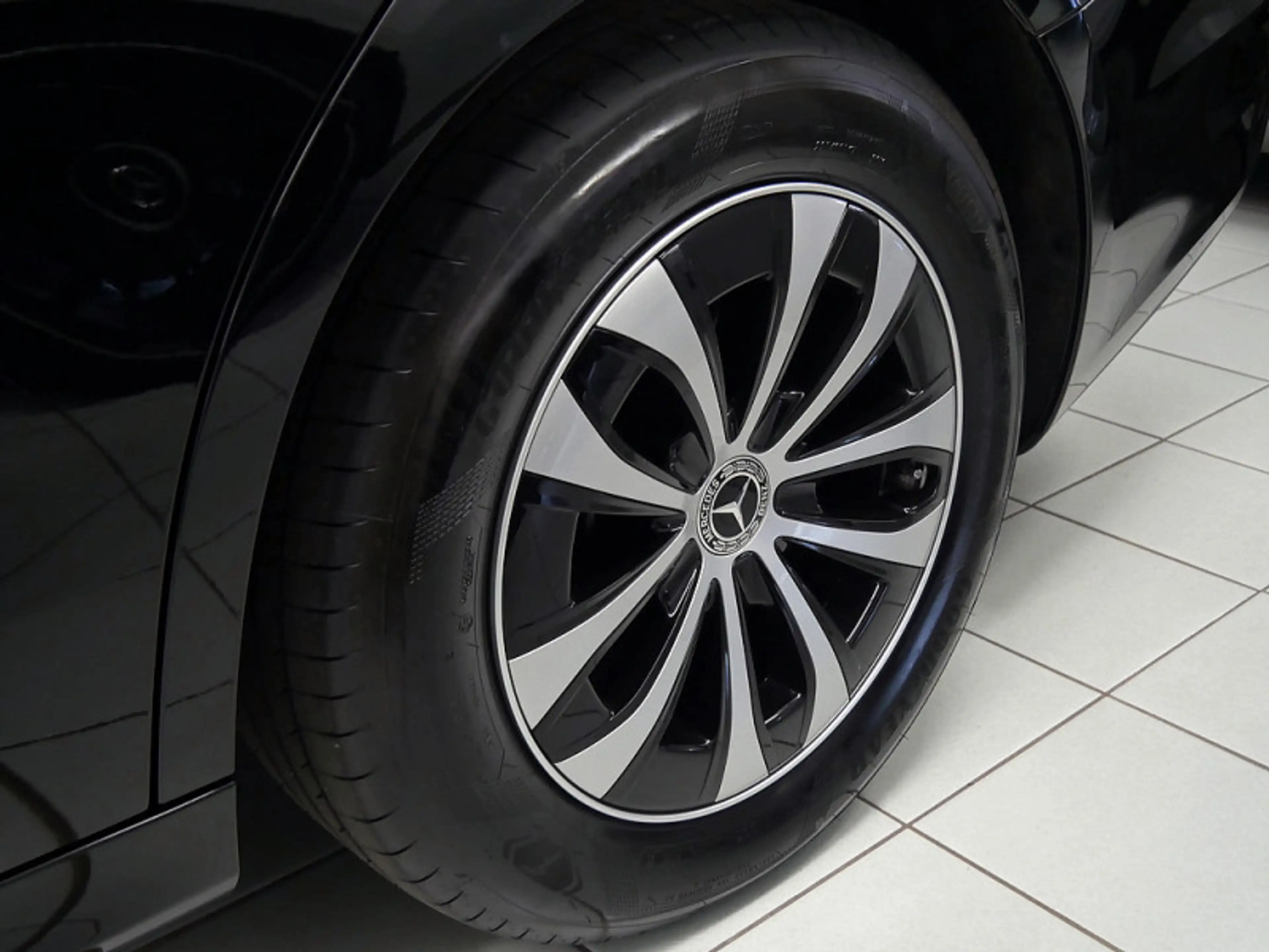Mercedes-Benz E 200 , AVANTGARDE MEMO 360 DISTR KAMERA SPUR — photo 13