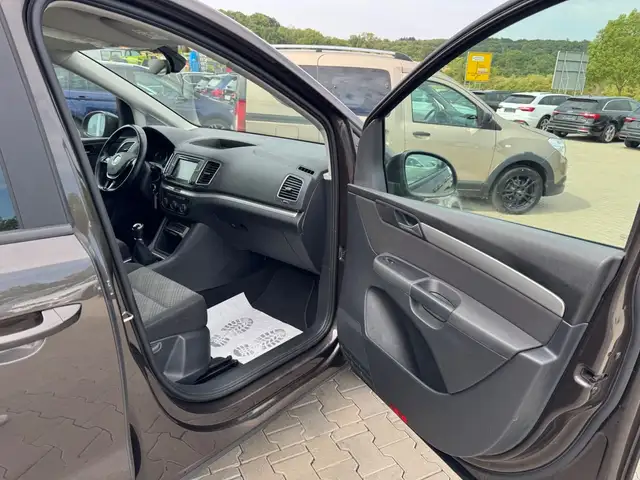 Volkswagen Sharan view 13