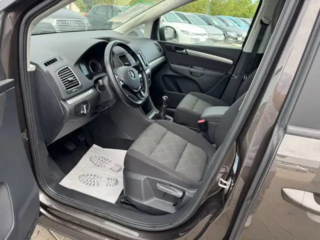 Volkswagen Sharan view 9